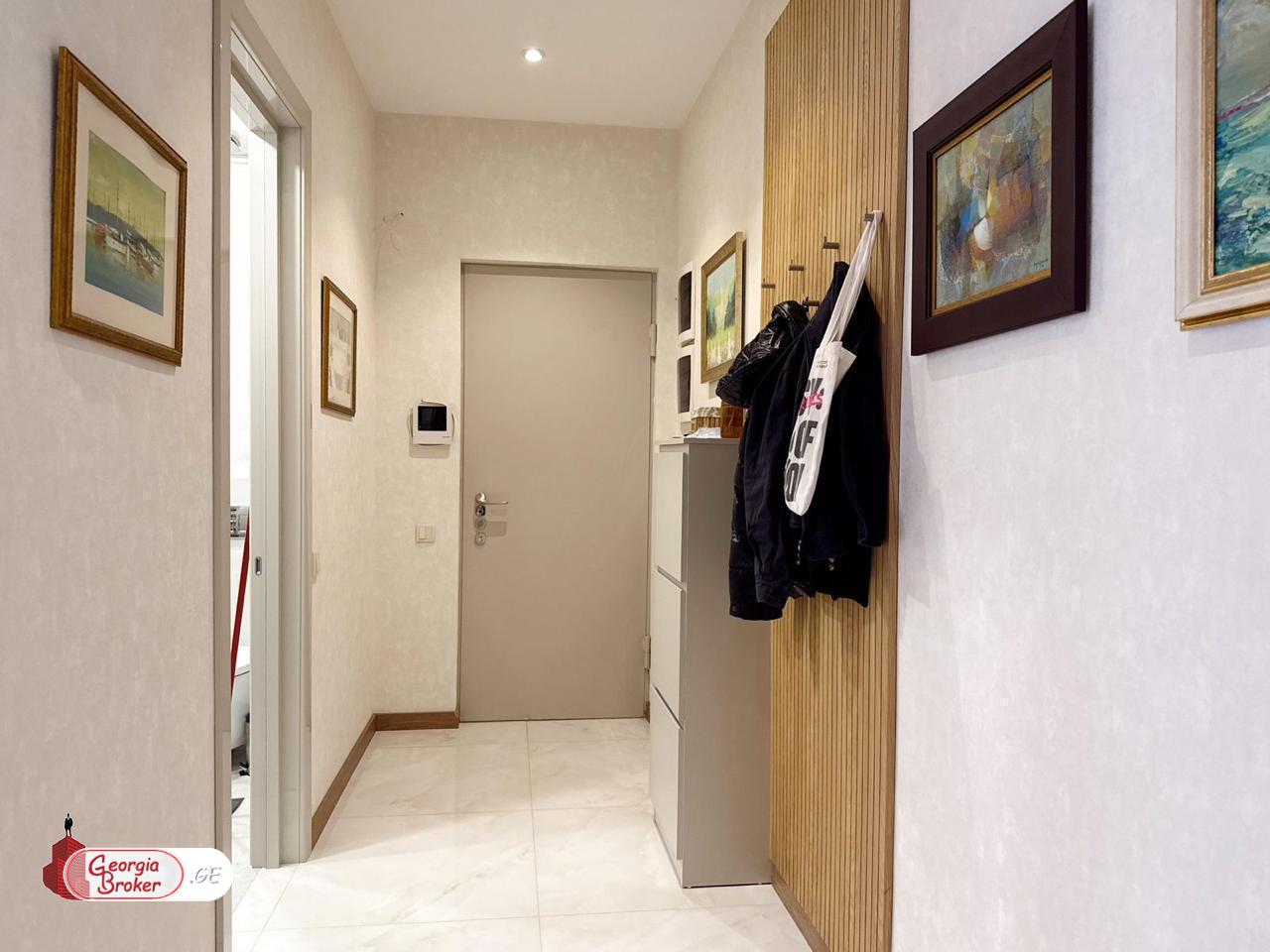 продается квартира с новым ремонтом 3-комнаты