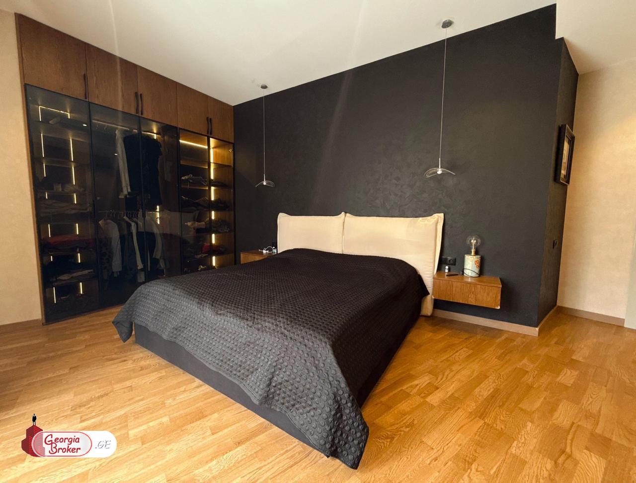 продается квартира с новым ремонтом 3-комнаты