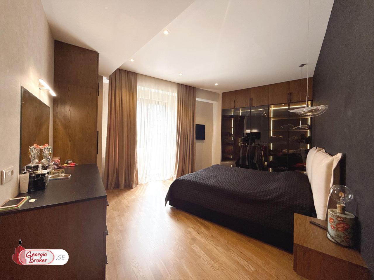 продается квартира с новым ремонтом 3-комнаты