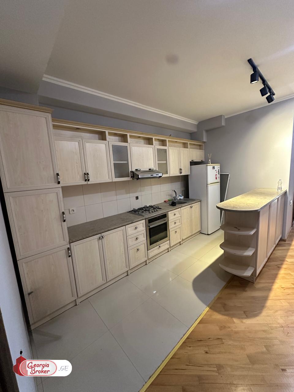 продается квартира с новым ремонтом 3-комнаты