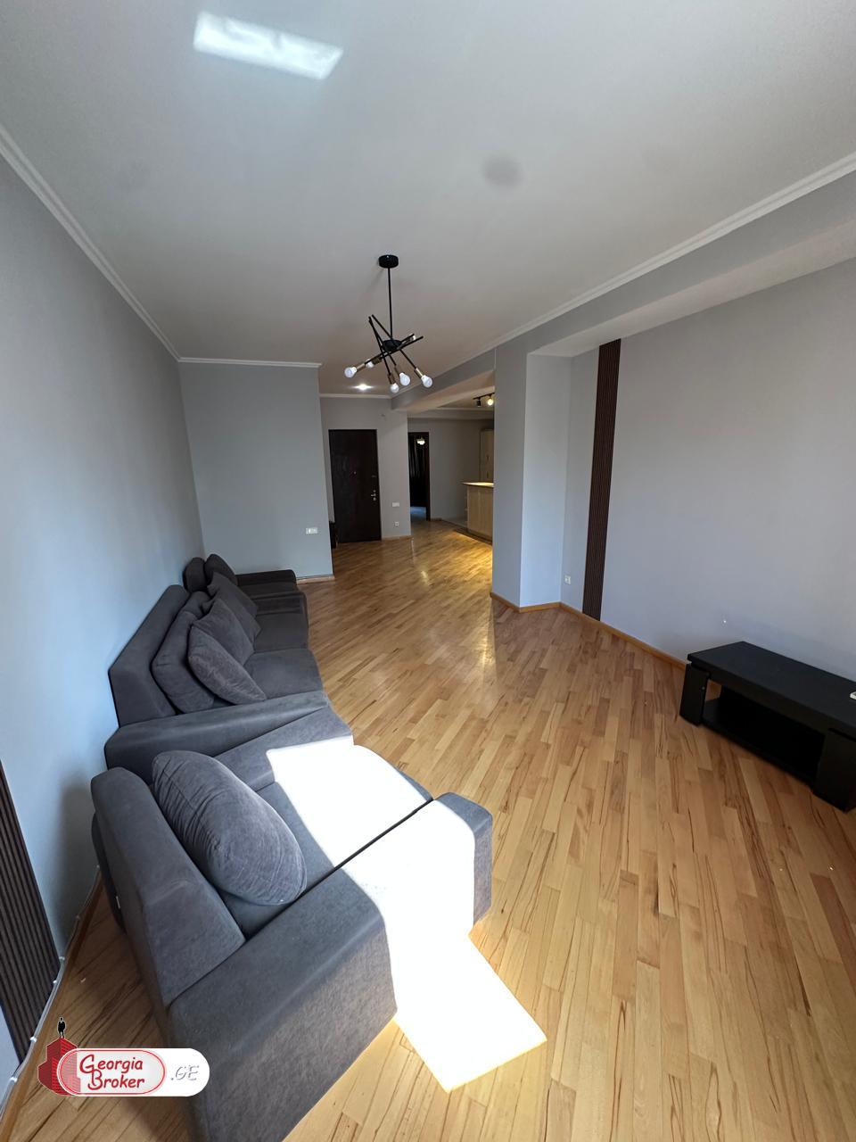 продается квартира с новым ремонтом 3-комнаты