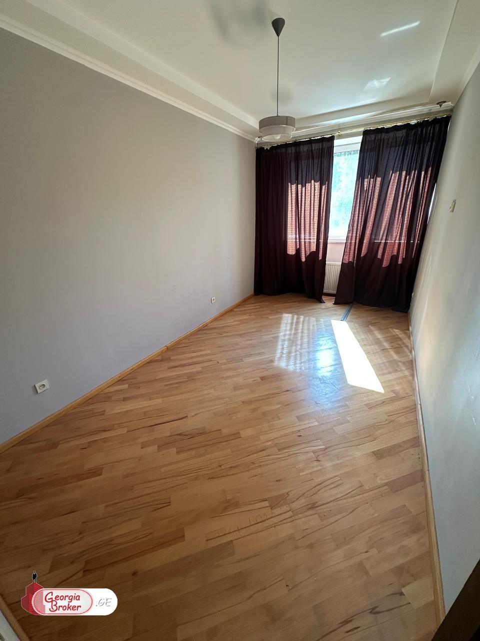 продается квартира с новым ремонтом 3-комнаты