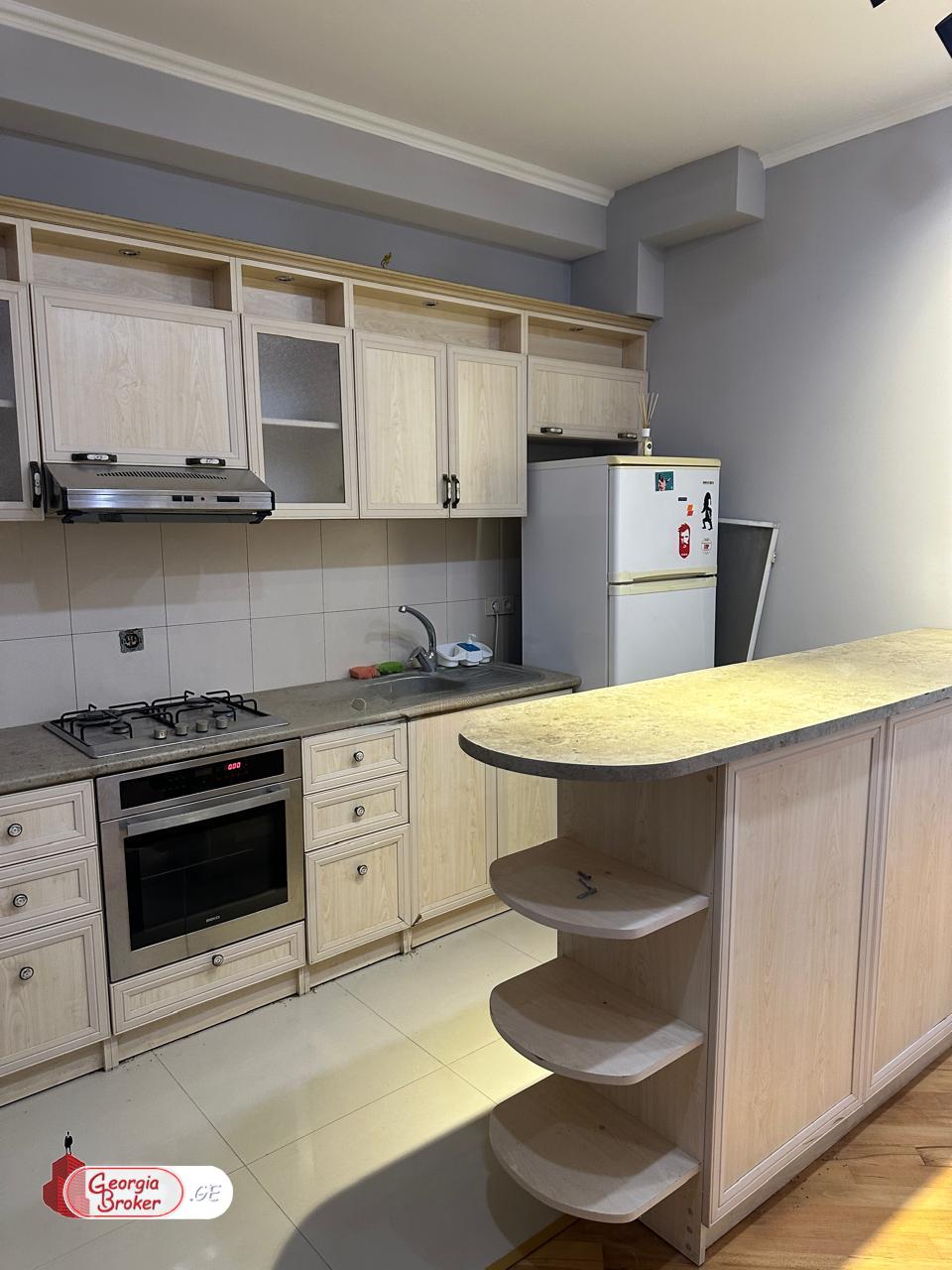 продается квартира с новым ремонтом 3-комнаты