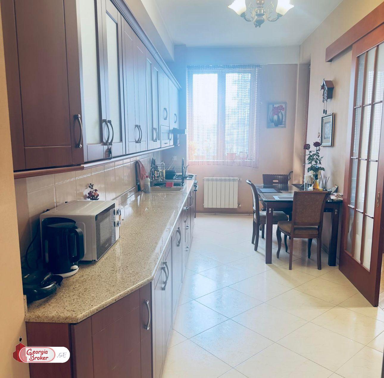 იყიდება ახალი გარემონტებული 4 ოთახიანი ბინა