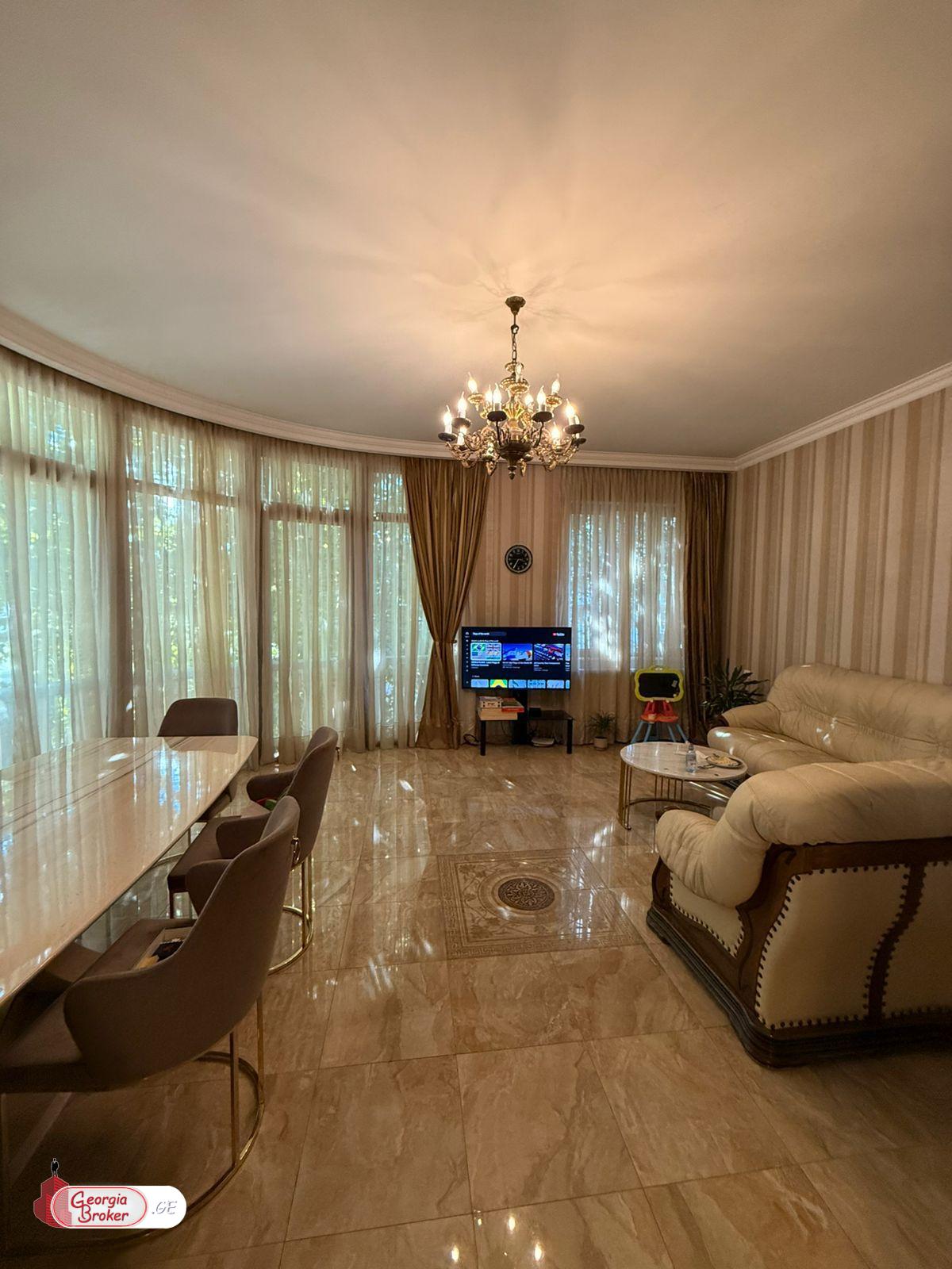 იყიდება ახალი გარემონტებული 14 ოთახიანი ბინა