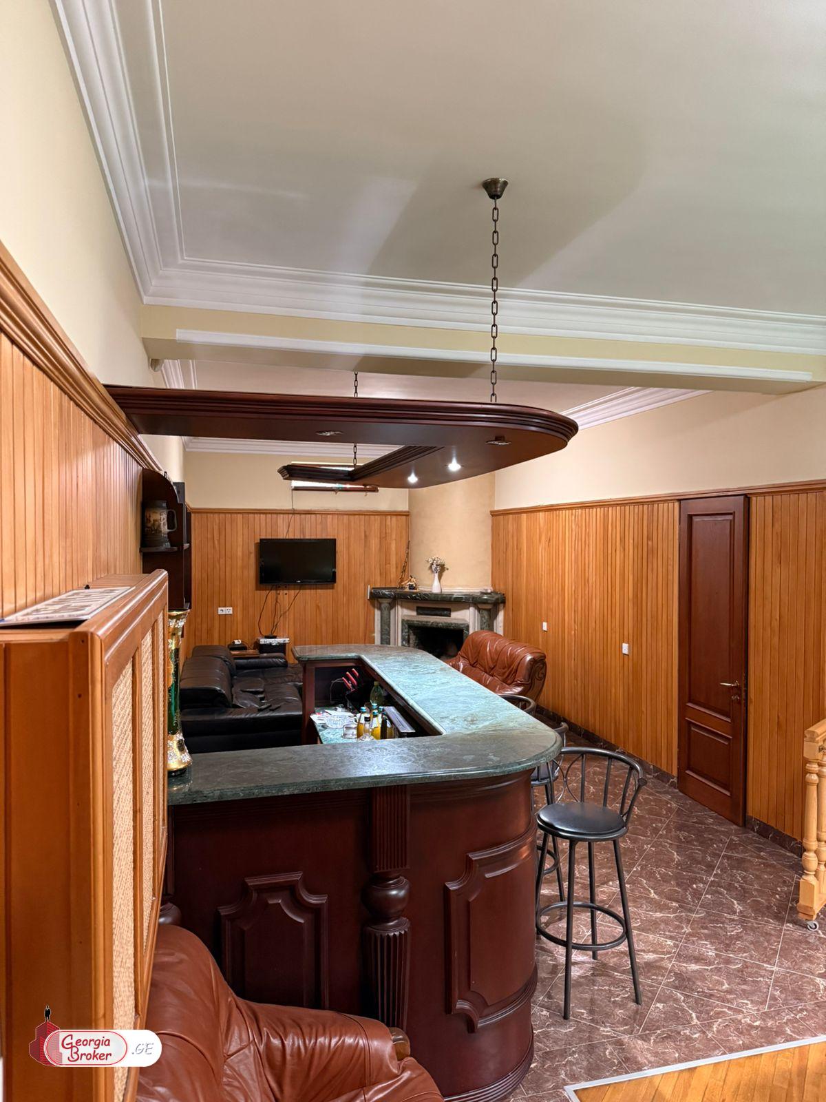 იყიდება ახალი გარემონტებული 14 ოთახიანი ბინა