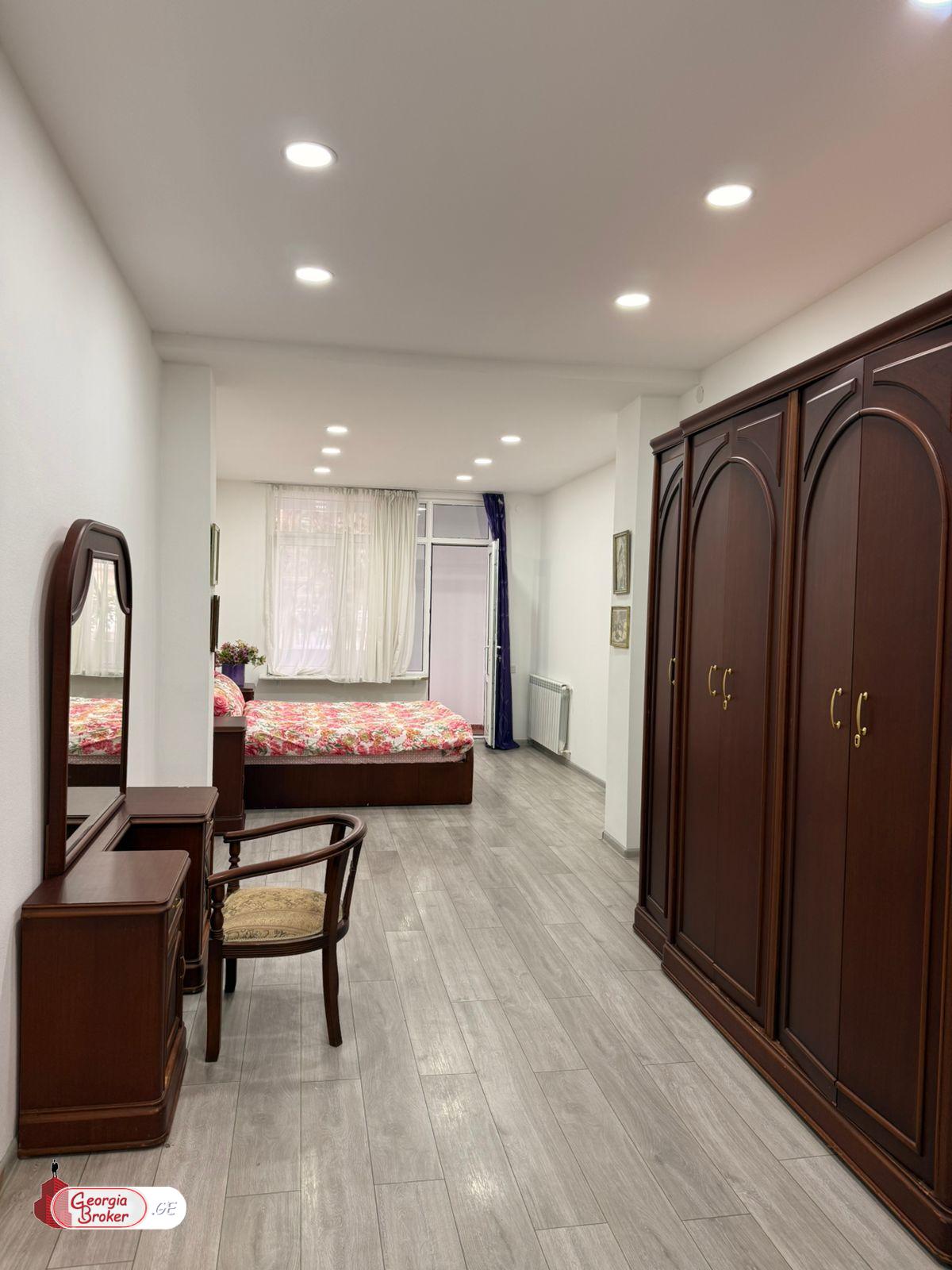 იყიდება ახალი გარემონტებული 4 ოთახიანი ბინა