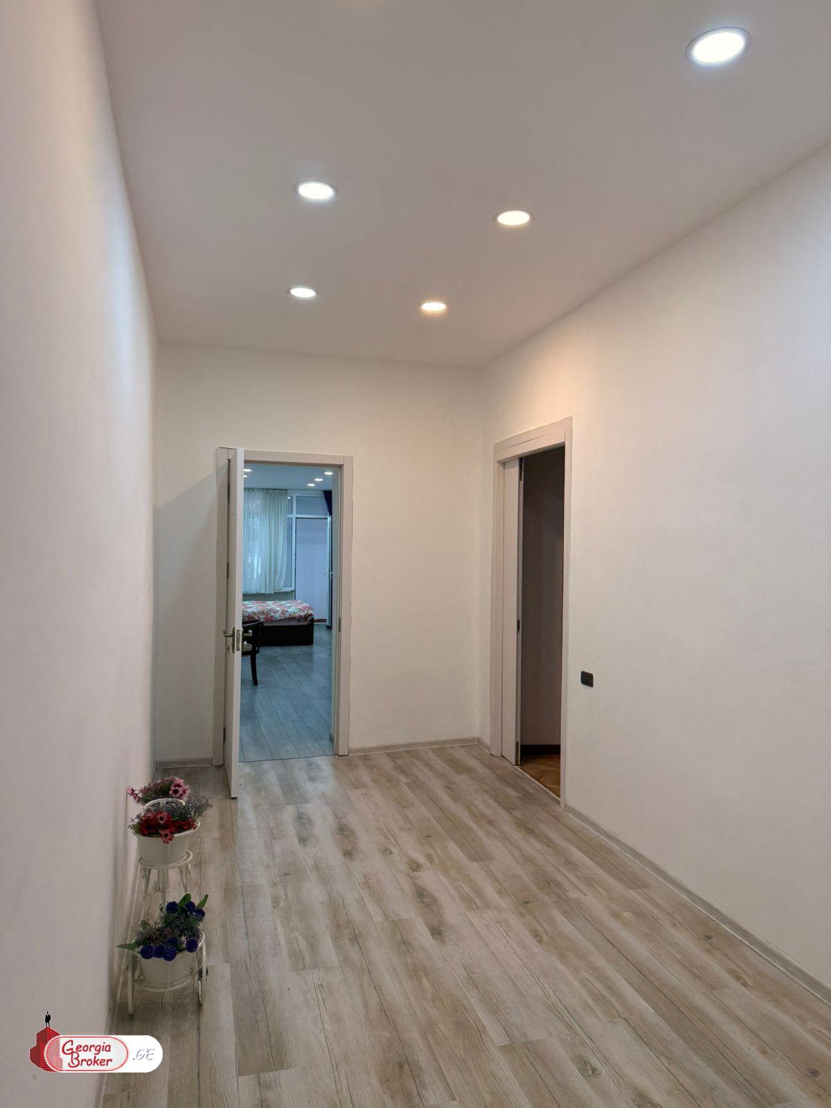 იყიდება ახალი გარემონტებული 4 ოთახიანი ბინა