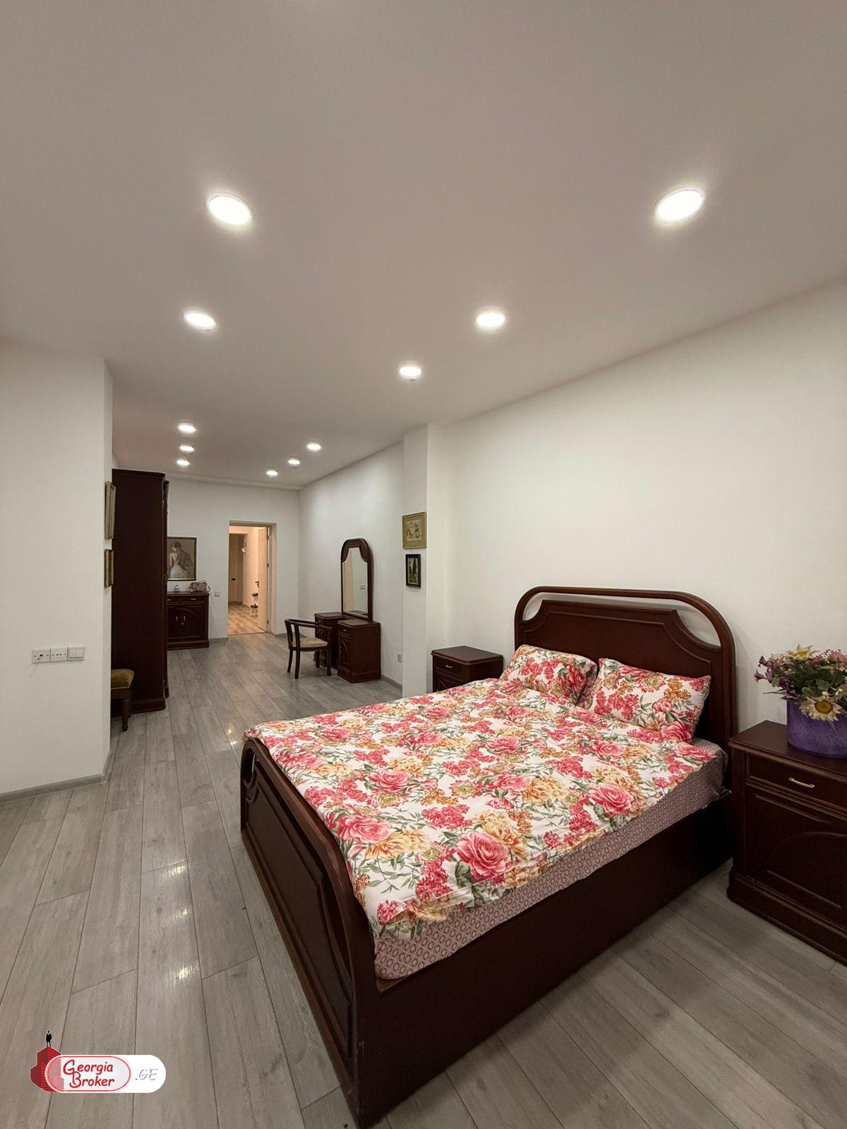 იყიდება ახალი გარემონტებული 4 ოთახიანი ბინა