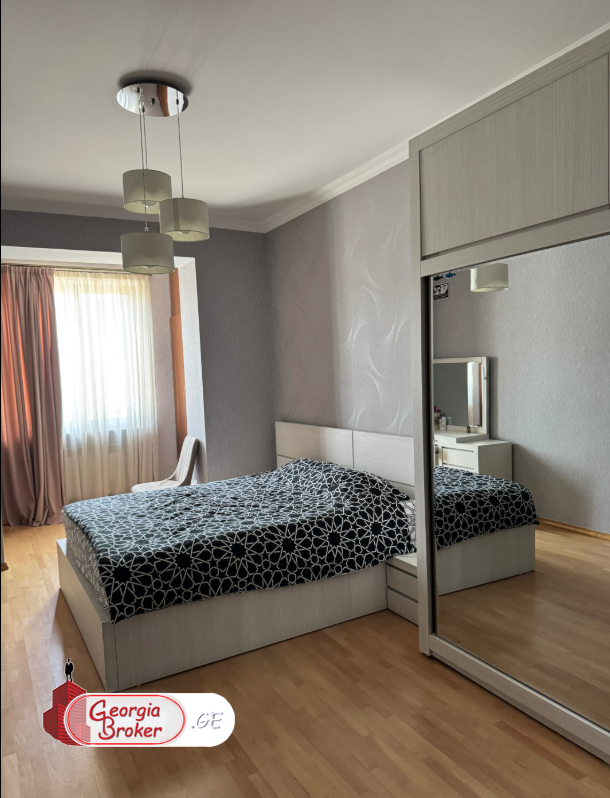 იყიდება ახალი გარემონტებული 5 ოთახიანი ბინა