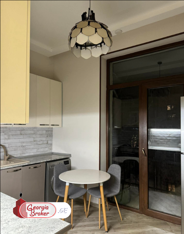 იყიდება ახალი გარემონტებული 4 ოთახიანი ბინა