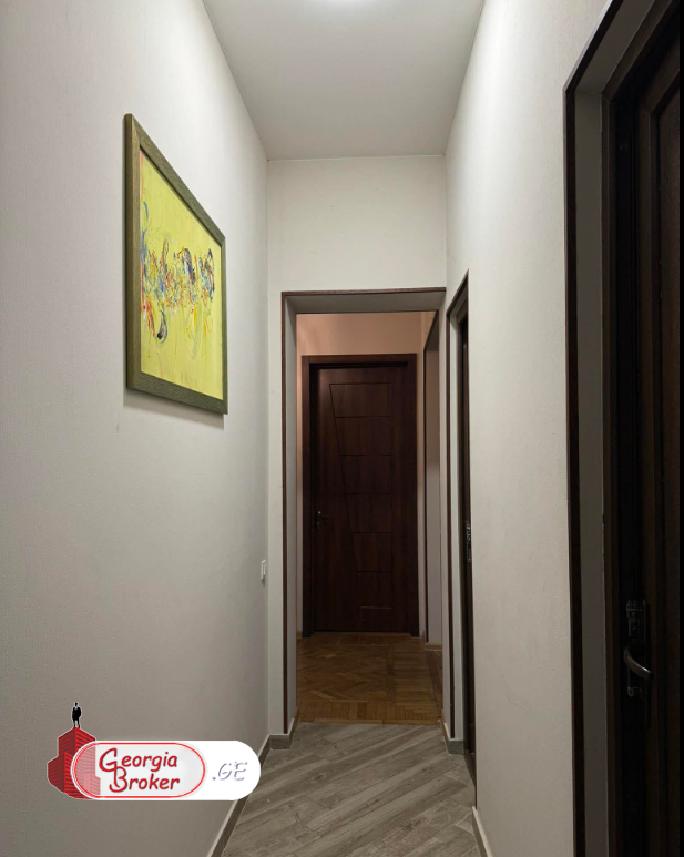 იყიდება ახალი გარემონტებული 4 ოთახიანი ბინა