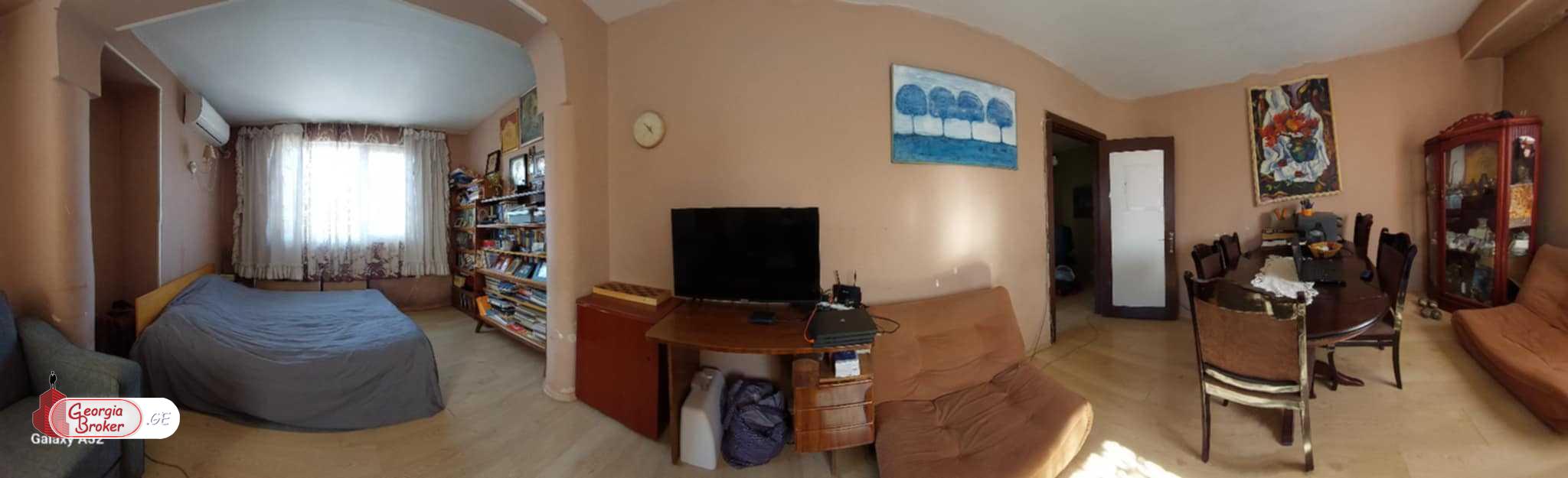 продается квартира со старым ремонтом 3-комнаты