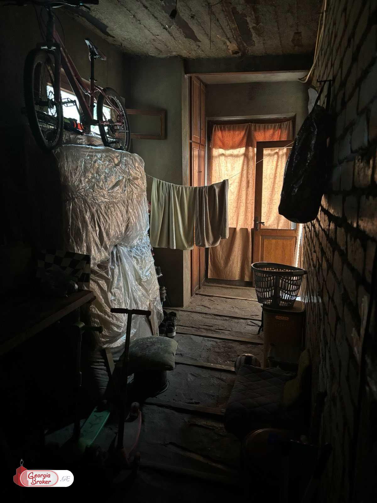 იყიდება სარემონტო 3 ოთახიანი ბინა