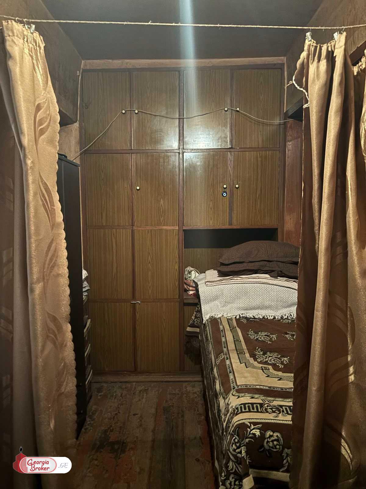 იყიდება სარემონტო 3 ოთახიანი ბინა