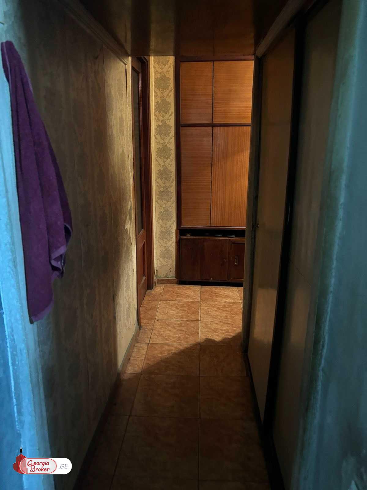 იყიდება სარემონტო 3 ოთახიანი ბინა