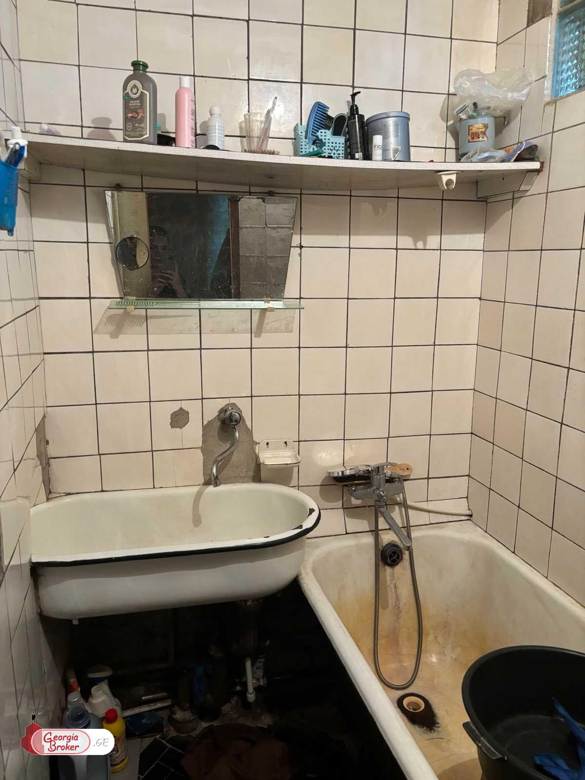 იყიდება სარემონტო 3 ოთახიანი ბინა