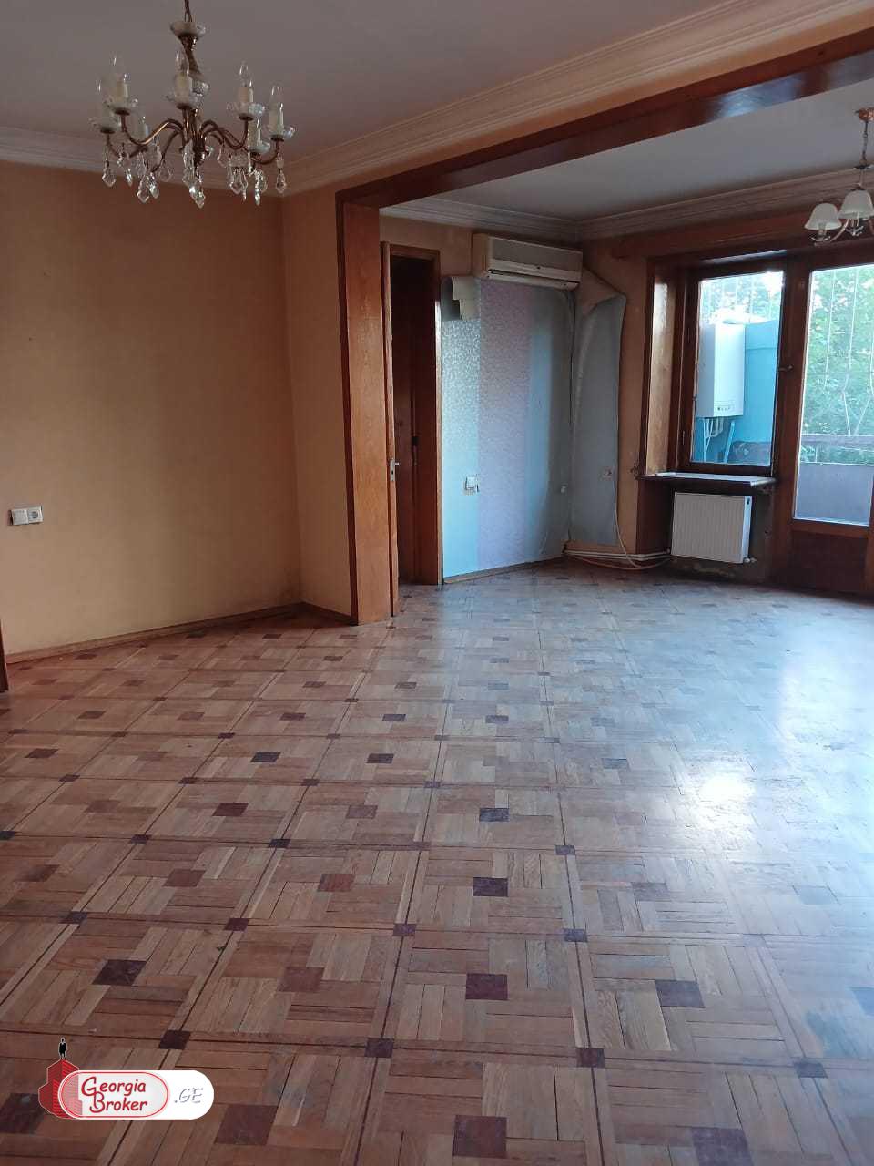 old repaired 4-room apartment for sale