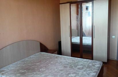 იყიდება ძველი გარემონტებული 2 ოთახიანი ბინა