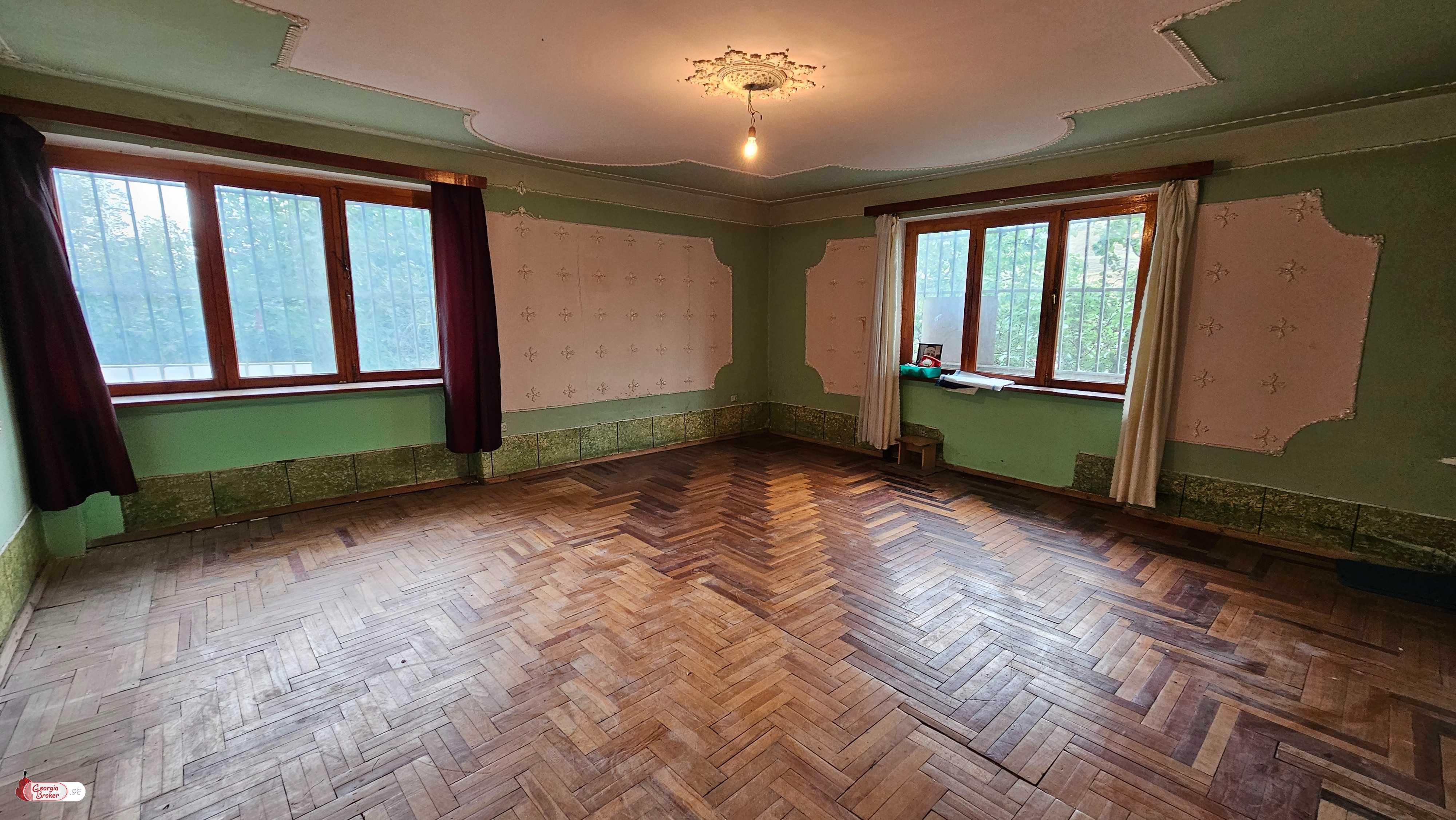 продается квартира без ремонта 4-комнаты