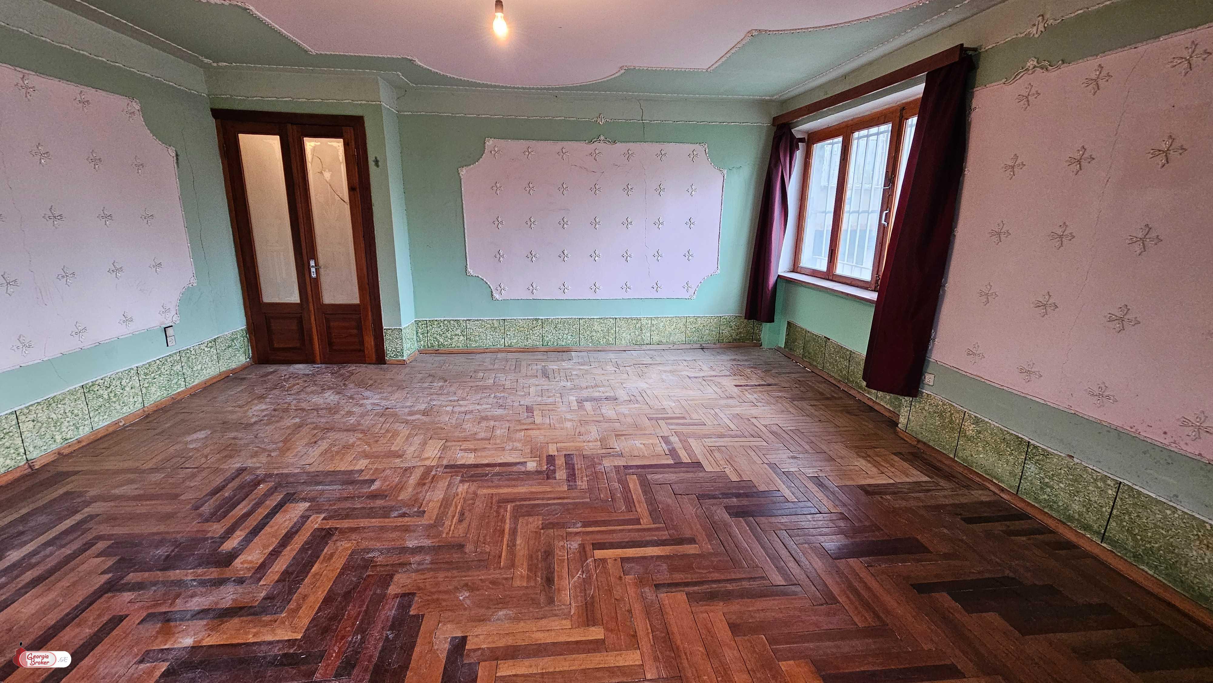 продается квартира без ремонта 4-комнаты