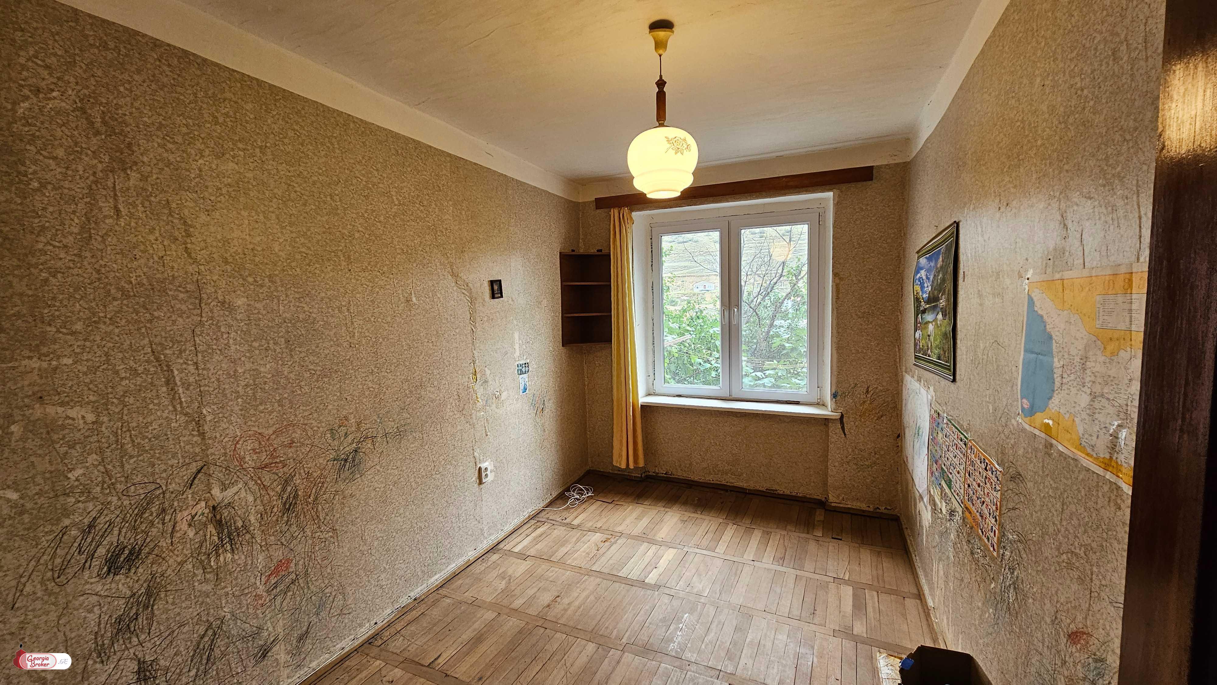 продается квартира без ремонта 4-комнаты