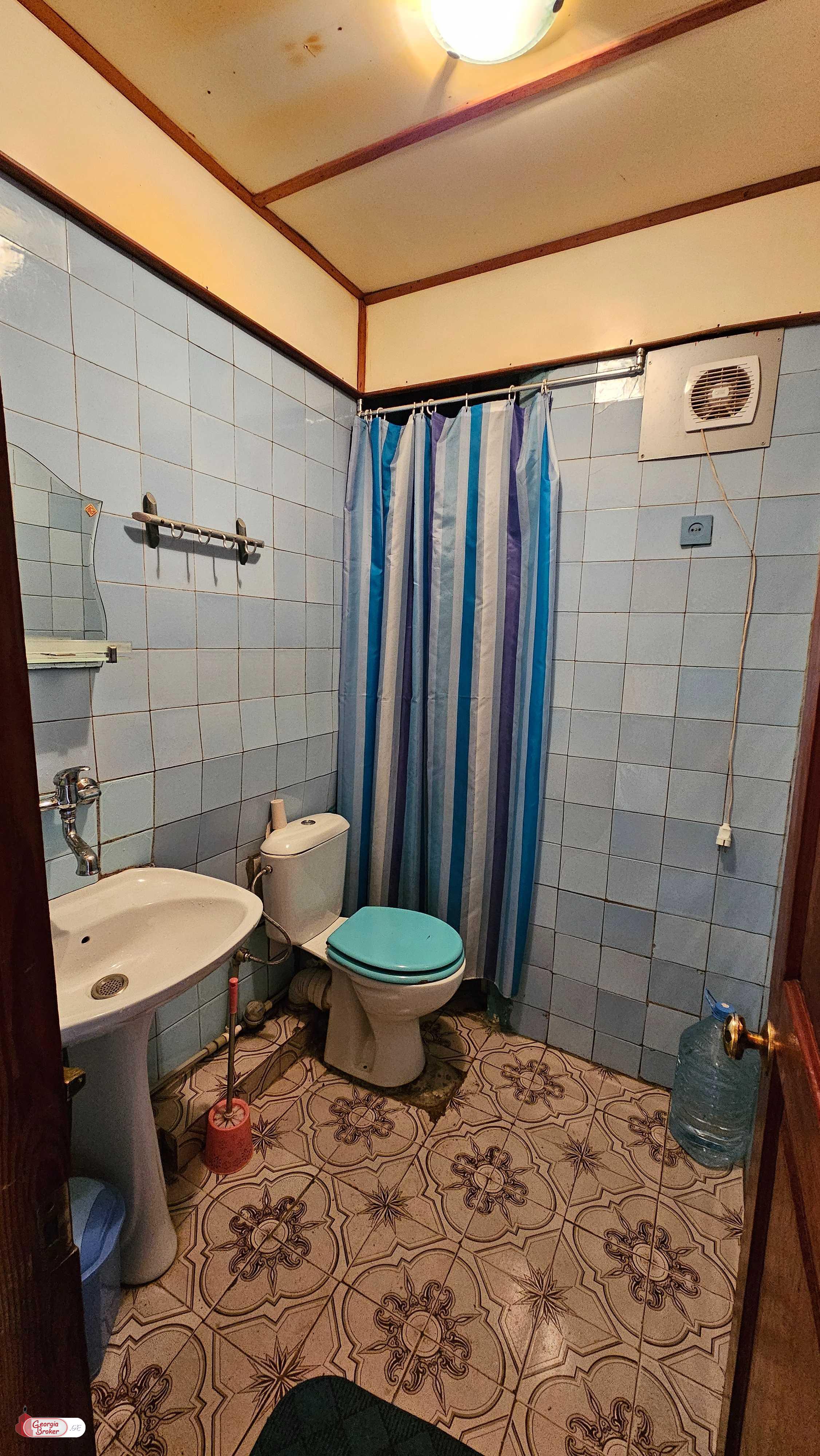 продается квартира без ремонта 4-комнаты