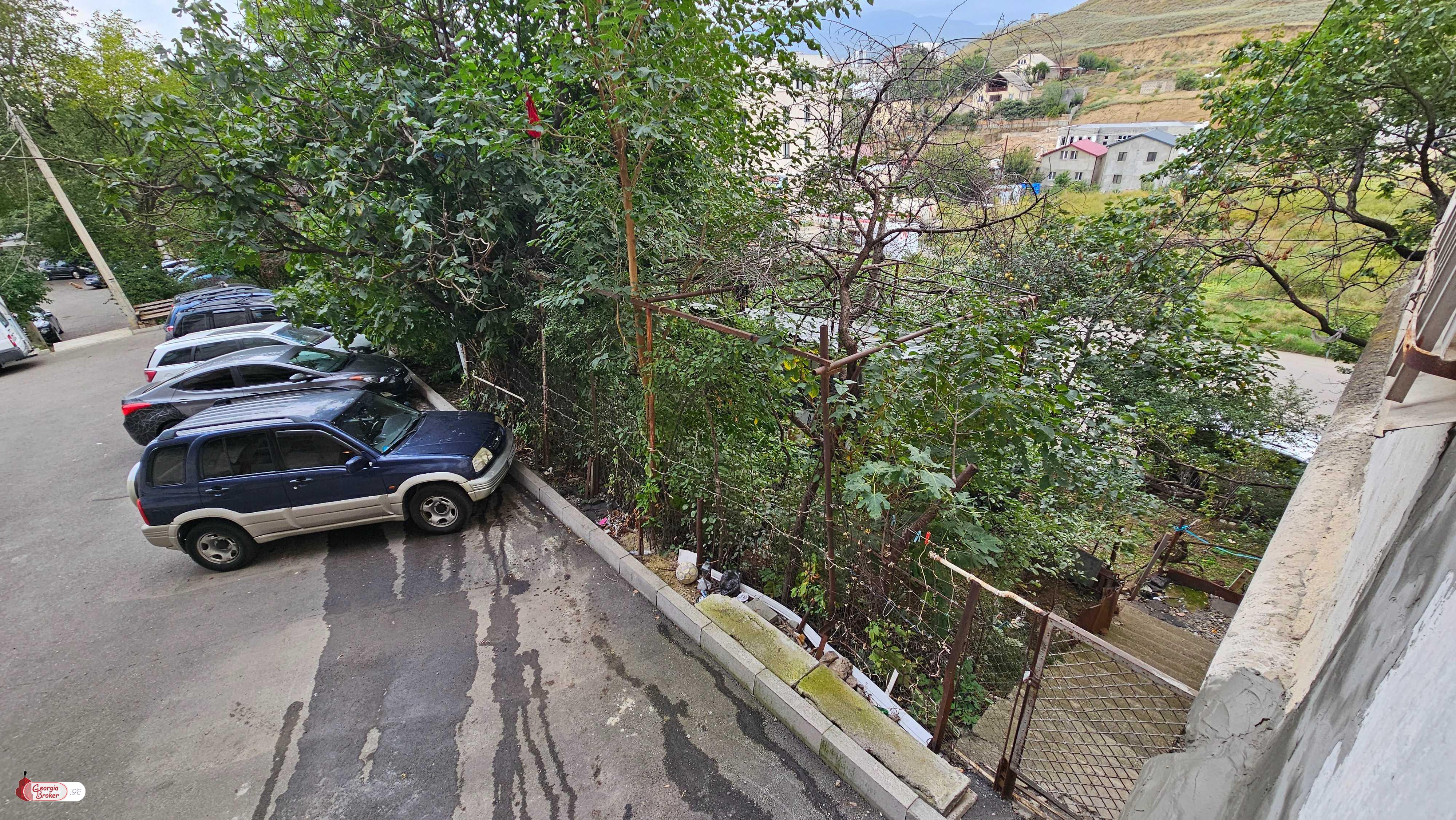 продается квартира без ремонта 4-комнаты