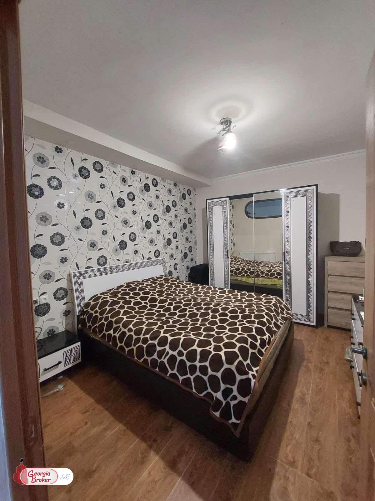 продается квартира с новым ремонтом 3-комнаты