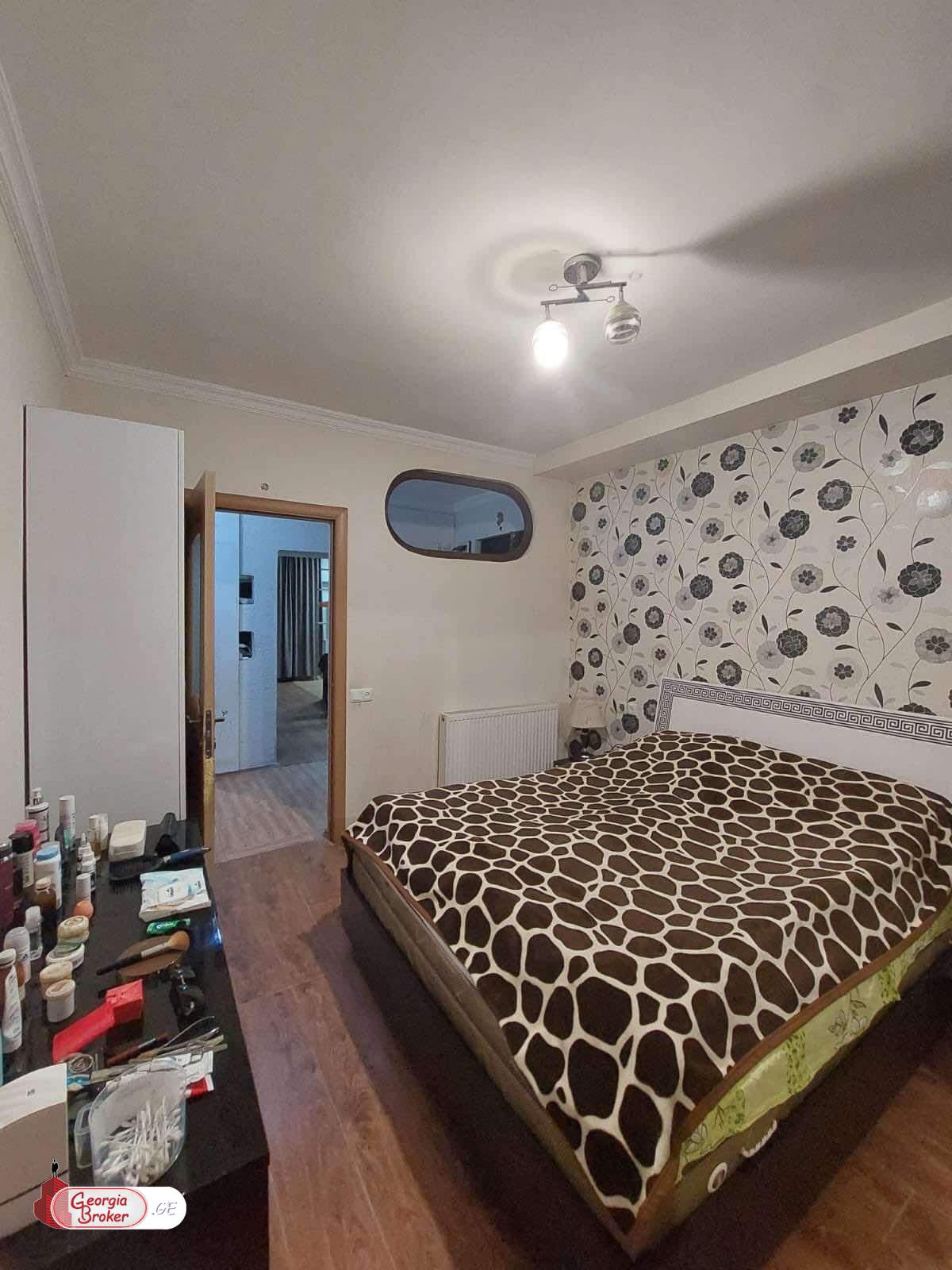 продается квартира с новым ремонтом 3-комнаты