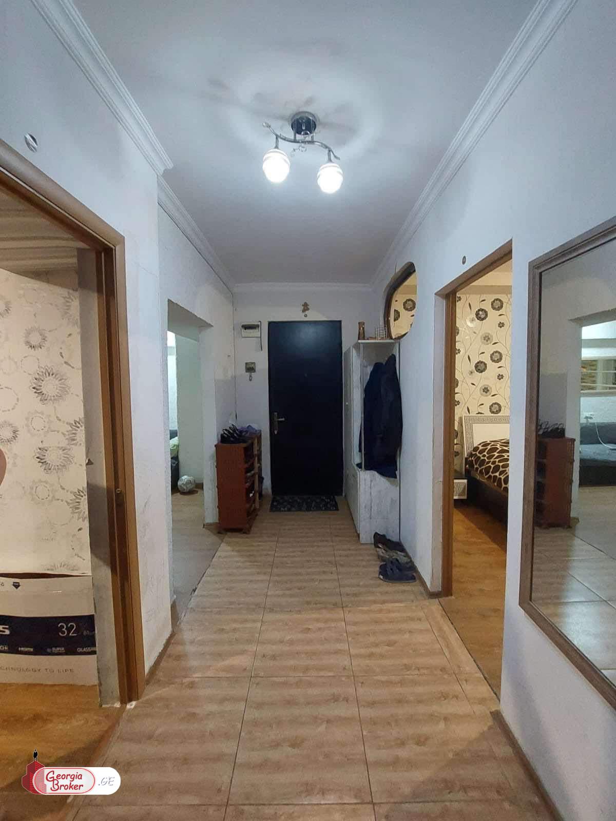 продается квартира с новым ремонтом 3-комнаты