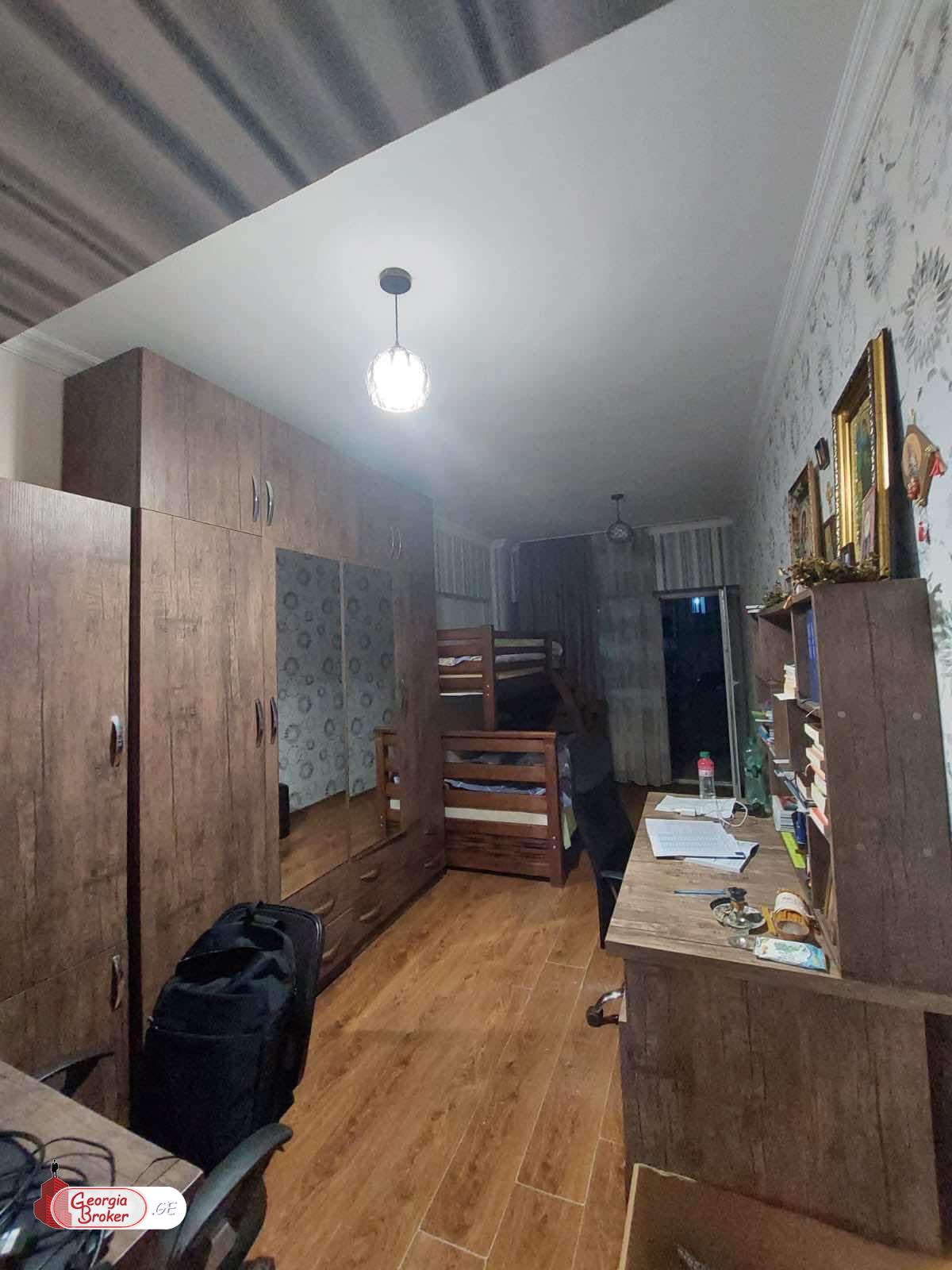 продается квартира с новым ремонтом 3-комнаты