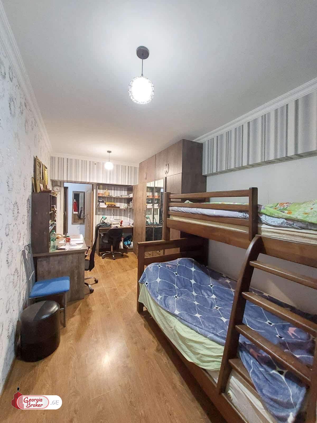 продается квартира с новым ремонтом 3-комнаты