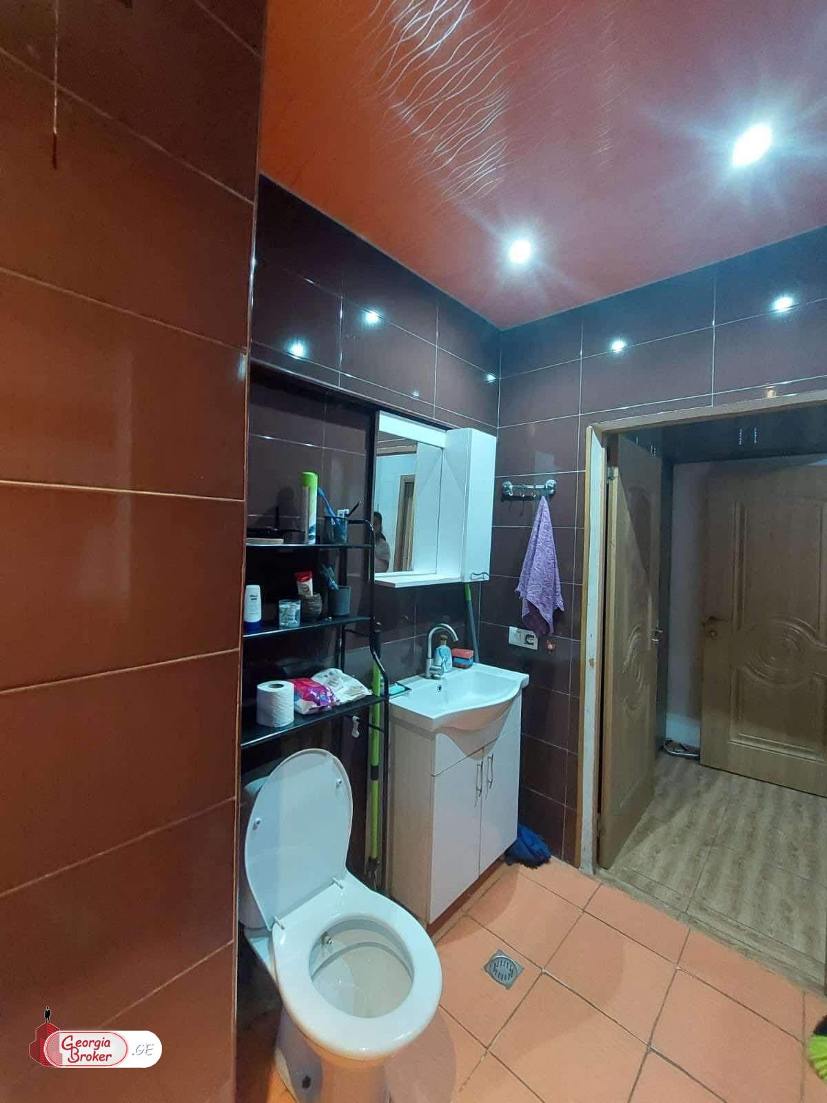 продается квартира с новым ремонтом 3-комнаты