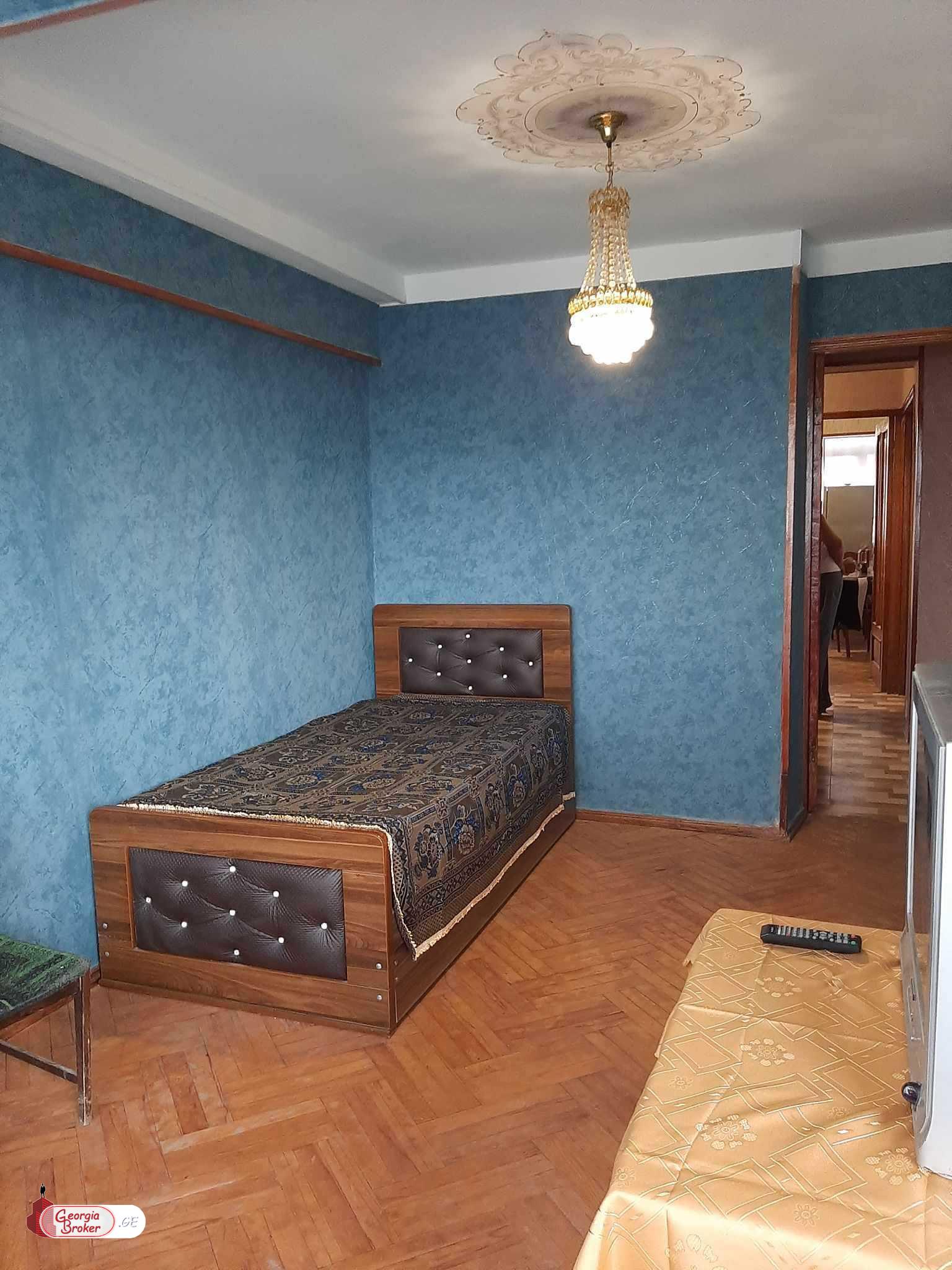 продается квартира без ремонта 4-комнаты