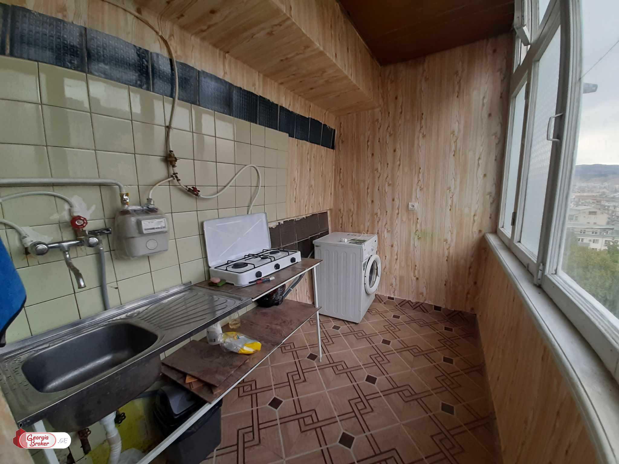 продается квартира без ремонта 4-комнаты