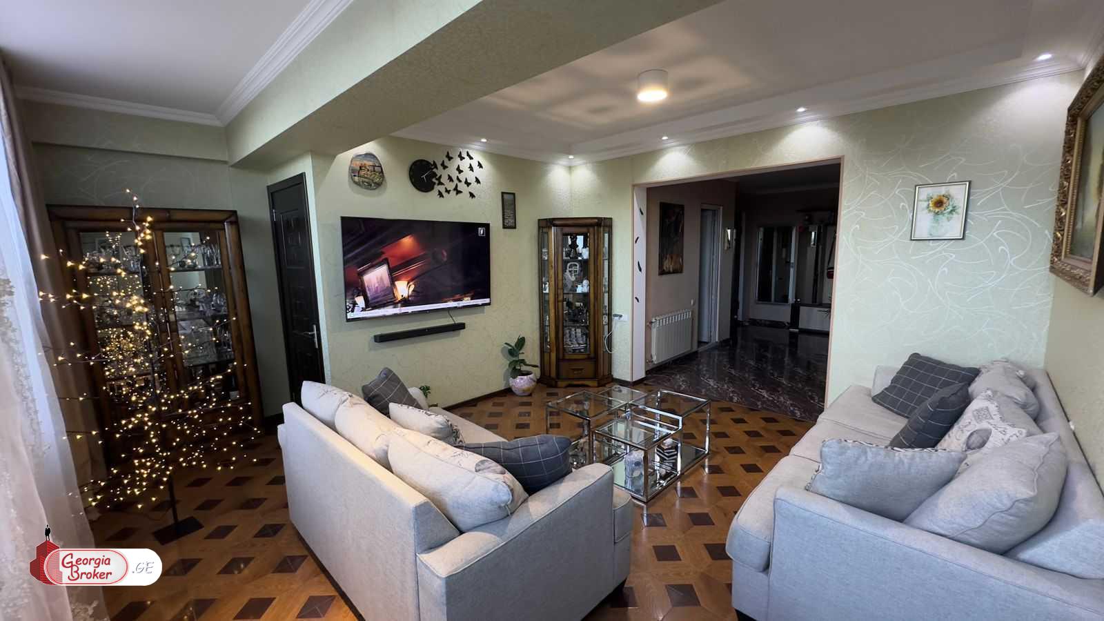 продается квартира с новым ремонтом 5-комнат