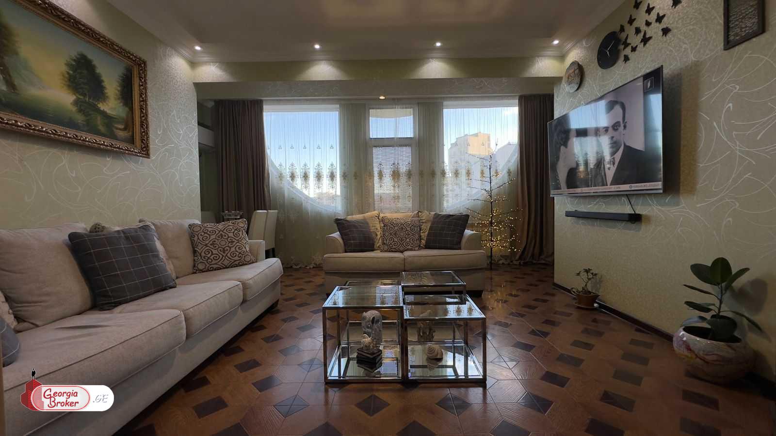 продается квартира с новым ремонтом 5-комнат