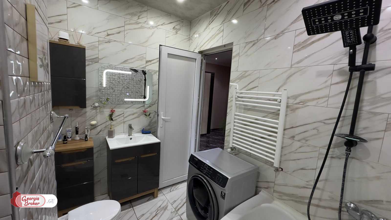 продается квартира с новым ремонтом 5-комнат