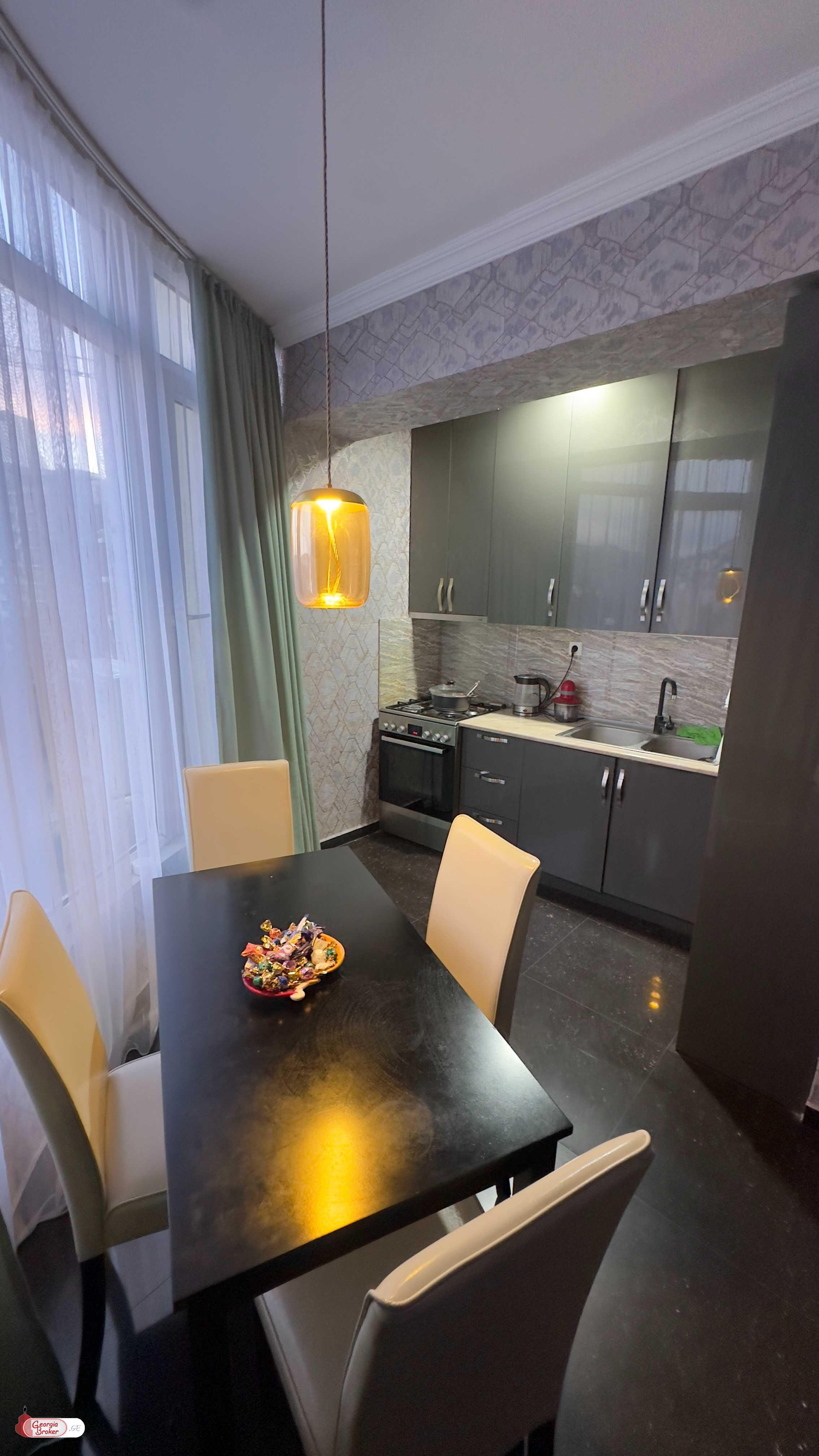 продается квартира с новым ремонтом 5-комнат