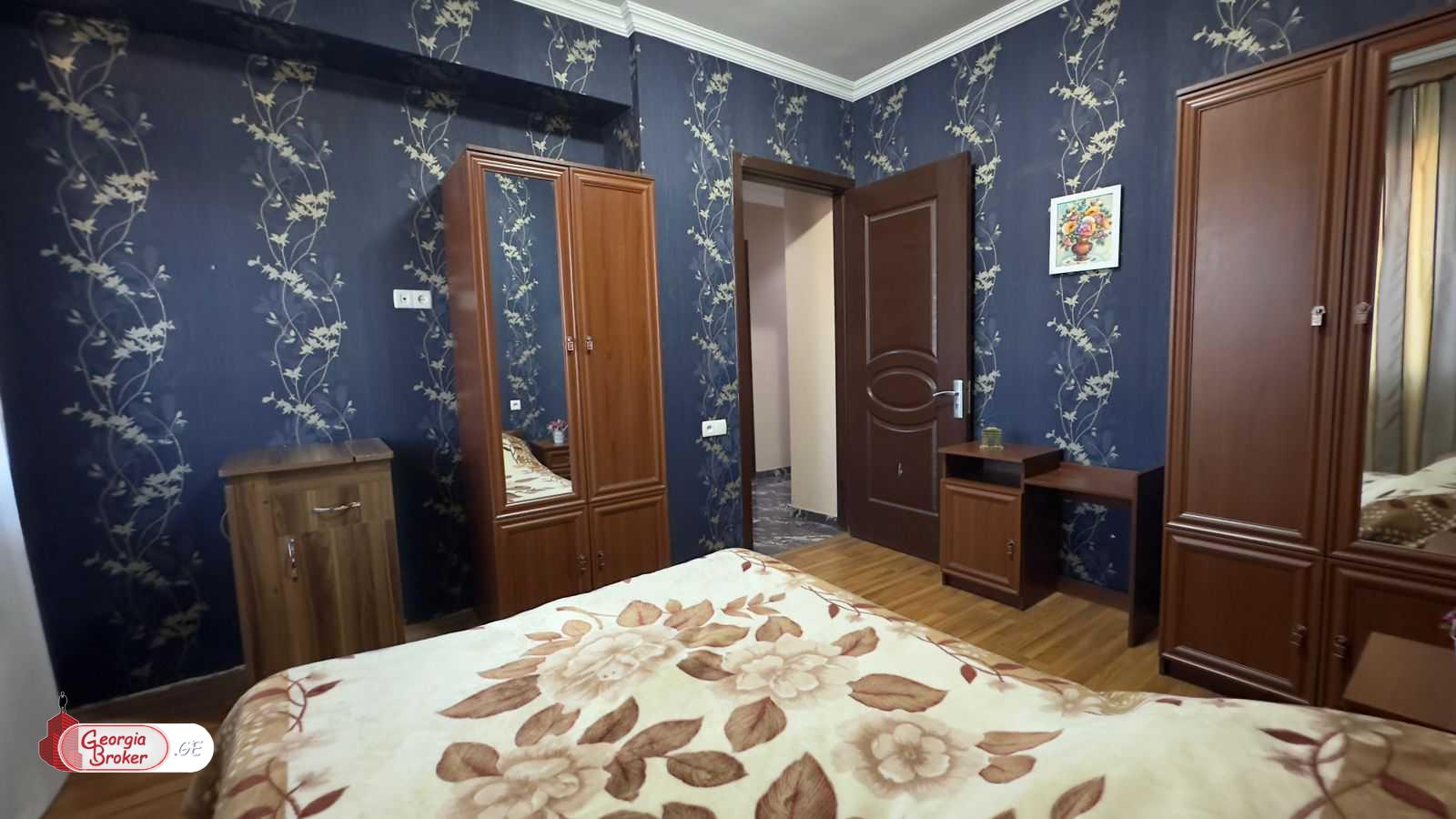 продается квартира с новым ремонтом 5-комнат