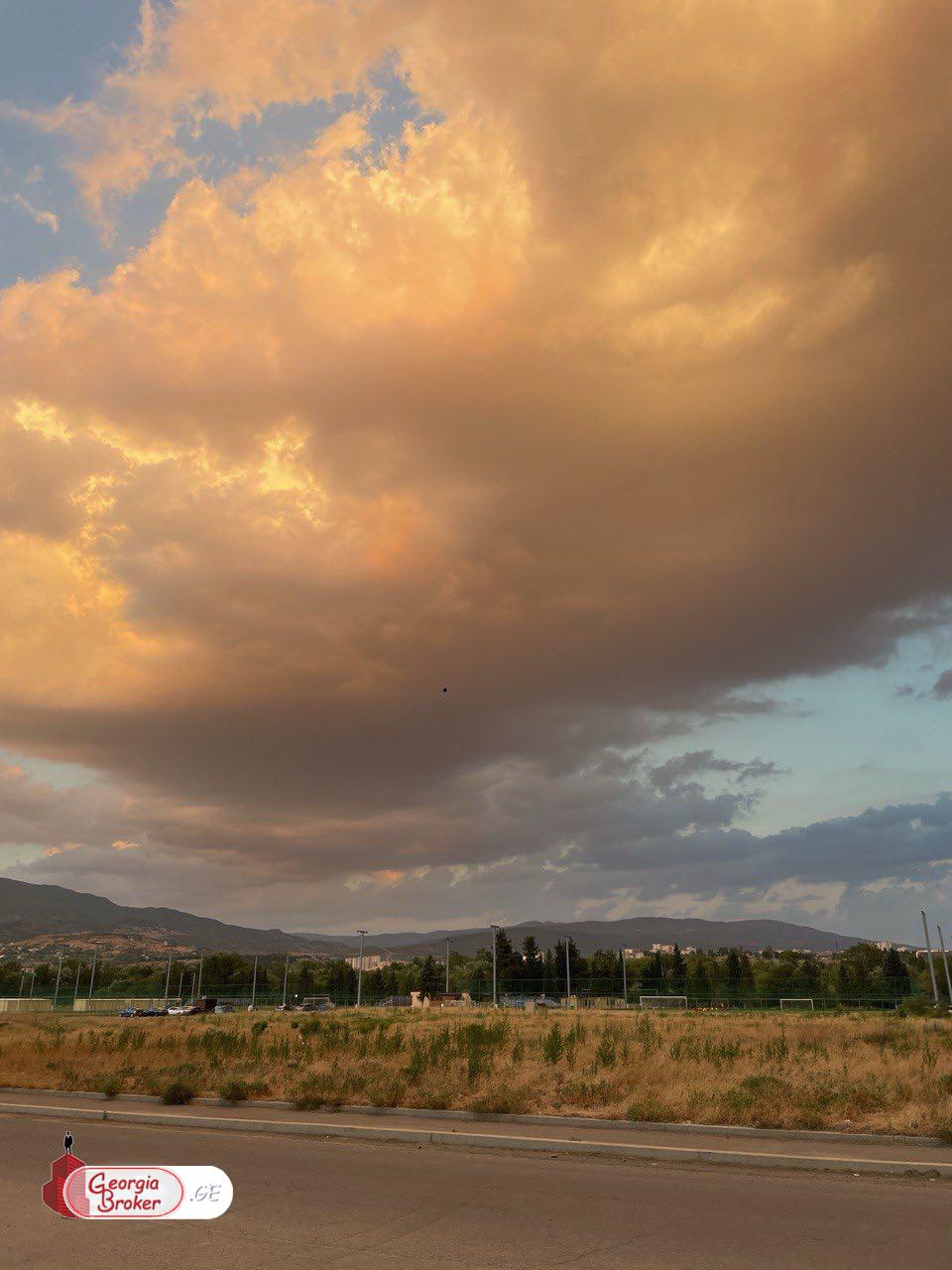 იყიდება ახალი აშენებული 2 ოთახიანი ბინა