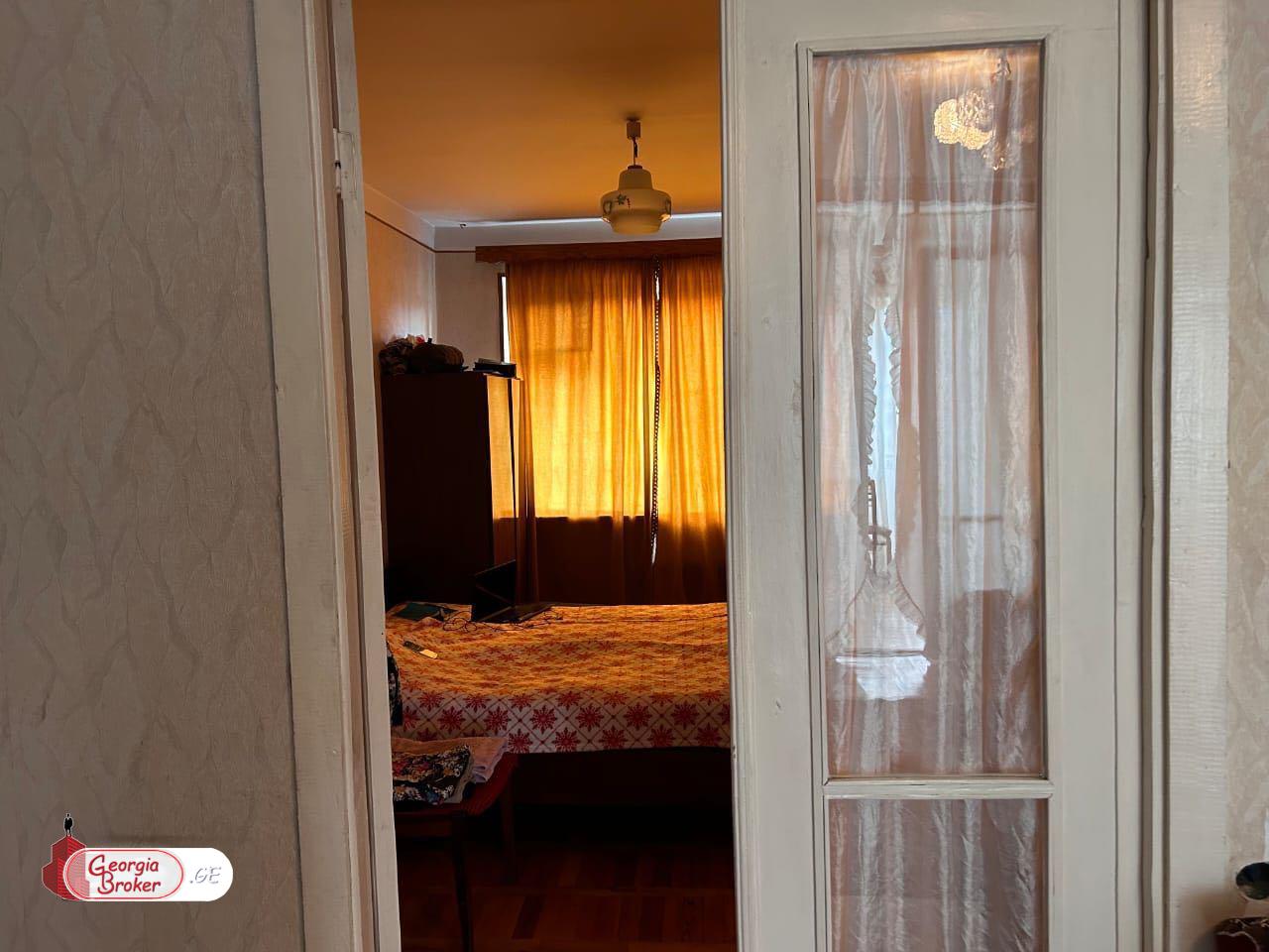 old repaired 4-room apartment for sale