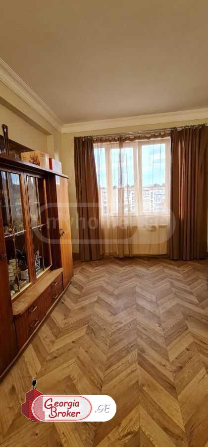 old repaired 5-room apartment for sale