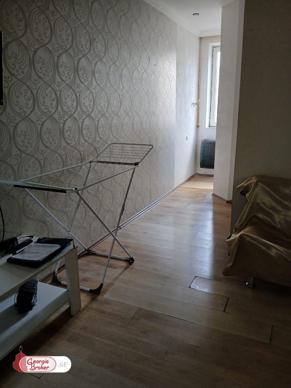 nearly repaired 2-room apartment for sale