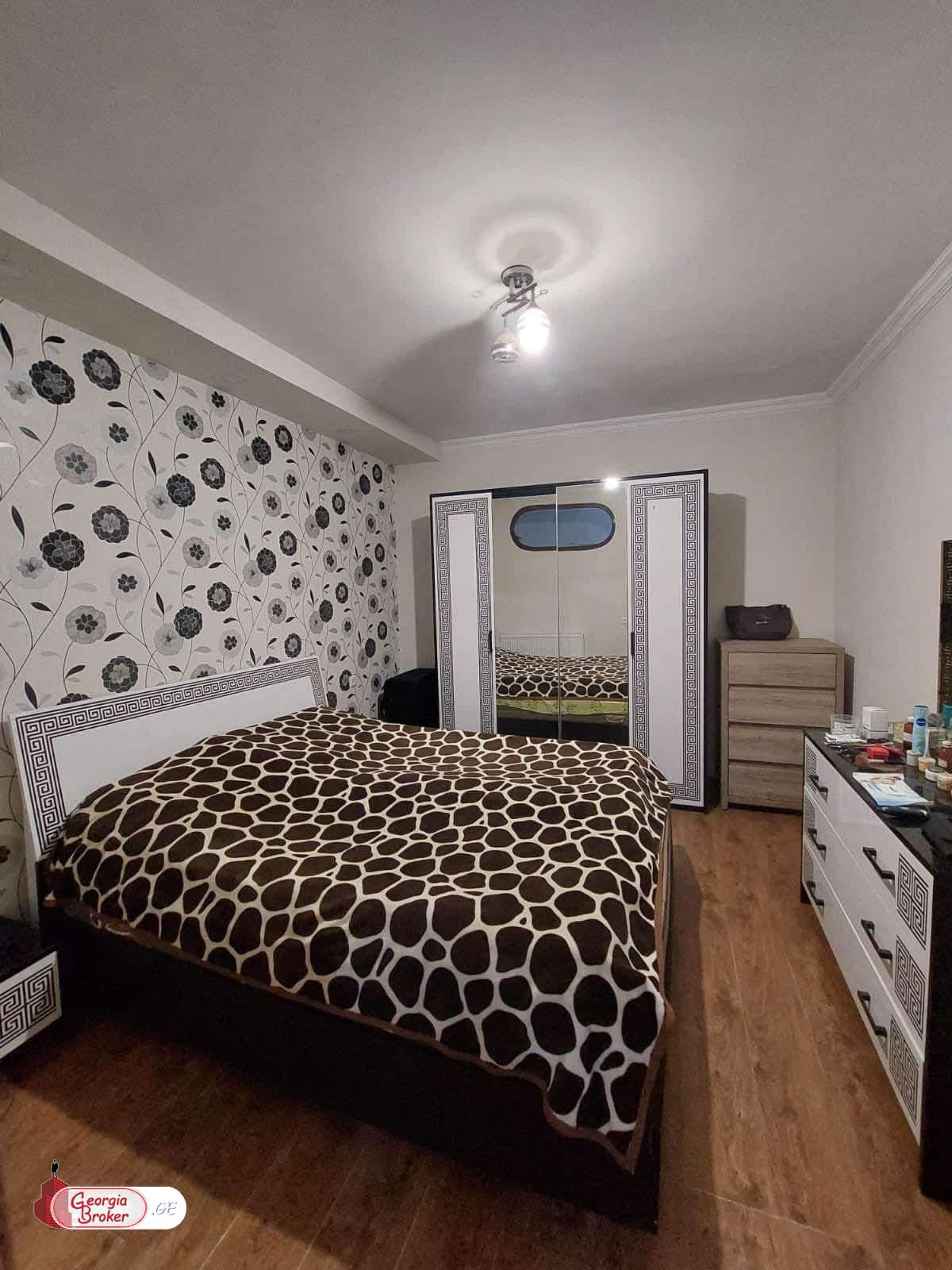 продается квартира с новым ремонтом 3-комнаты