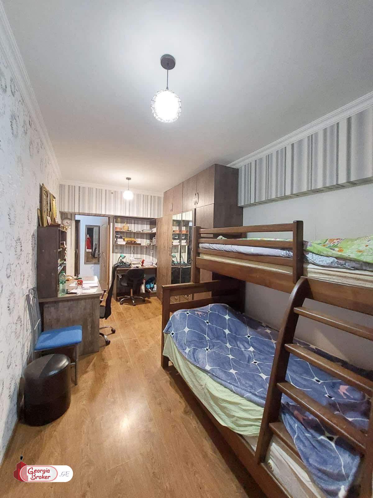 продается квартира с новым ремонтом 3-комнаты