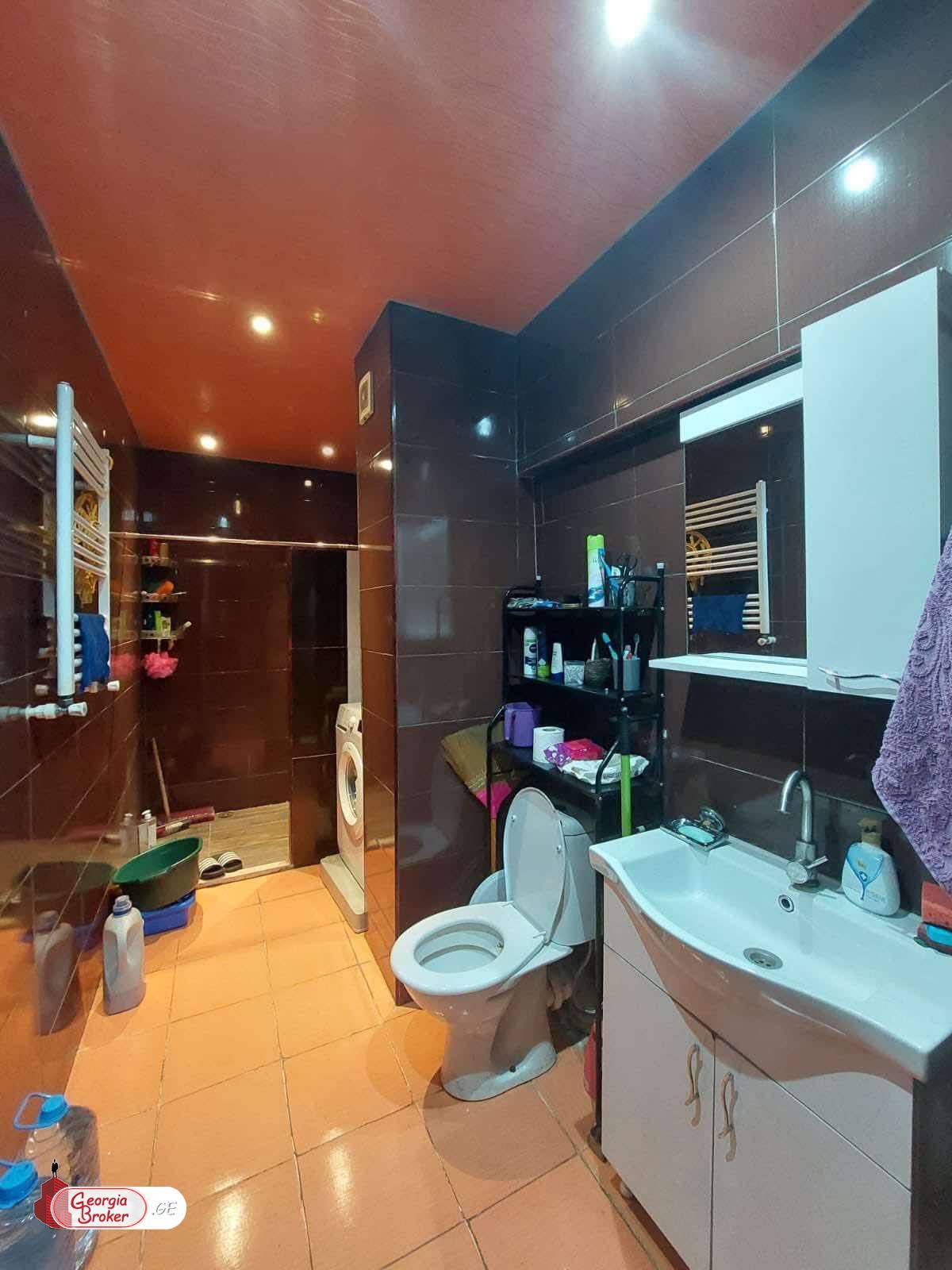 продается квартира с новым ремонтом 3-комнаты