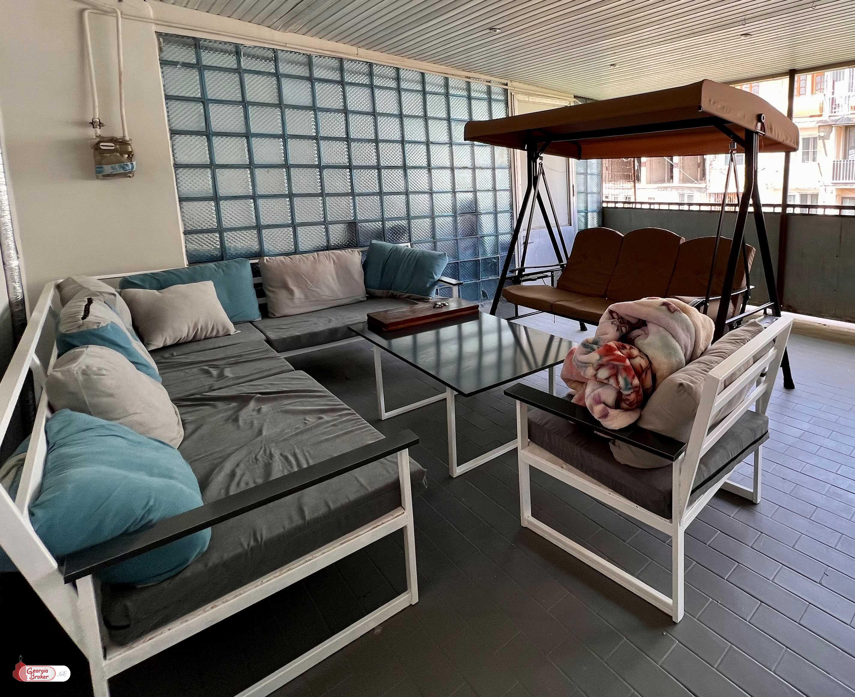 продается квартира с новым ремонтом 5-комнат