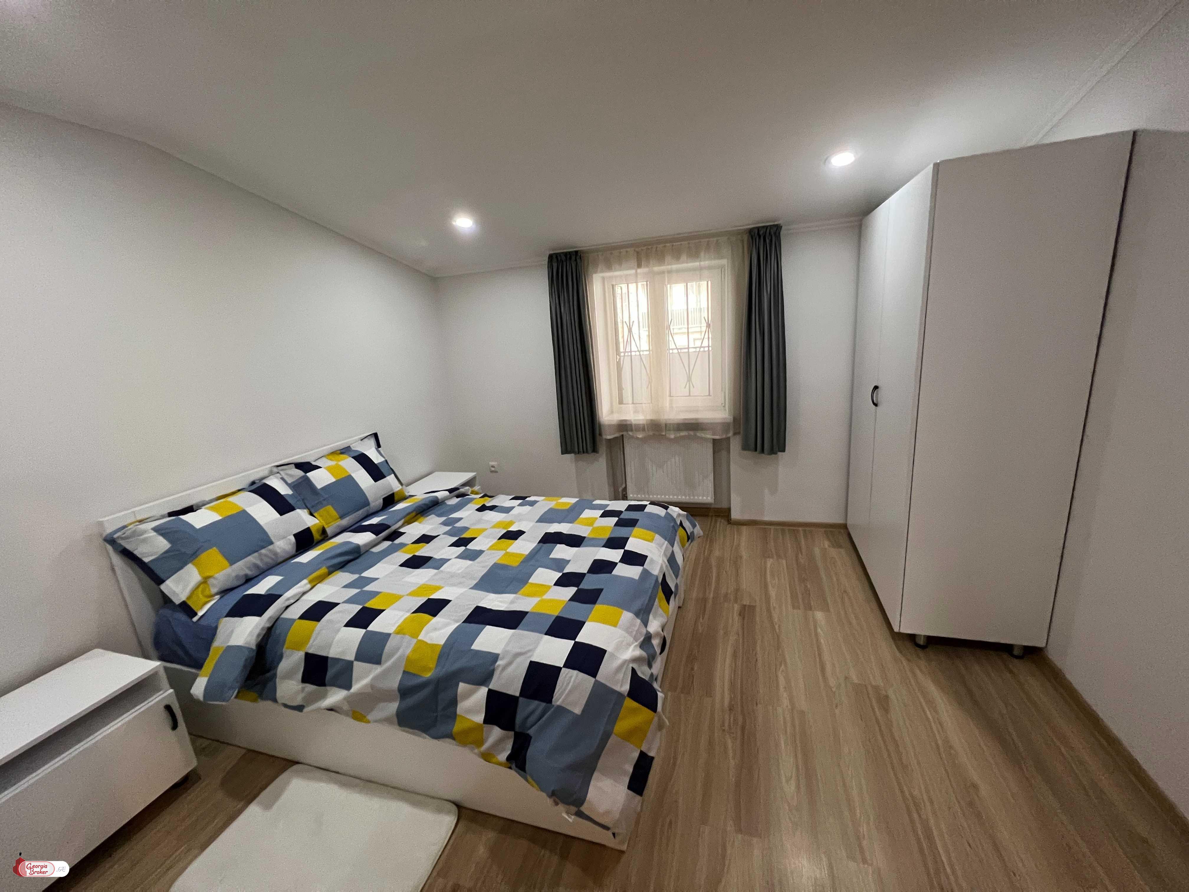 продается квартира с новым ремонтом 5-комнат